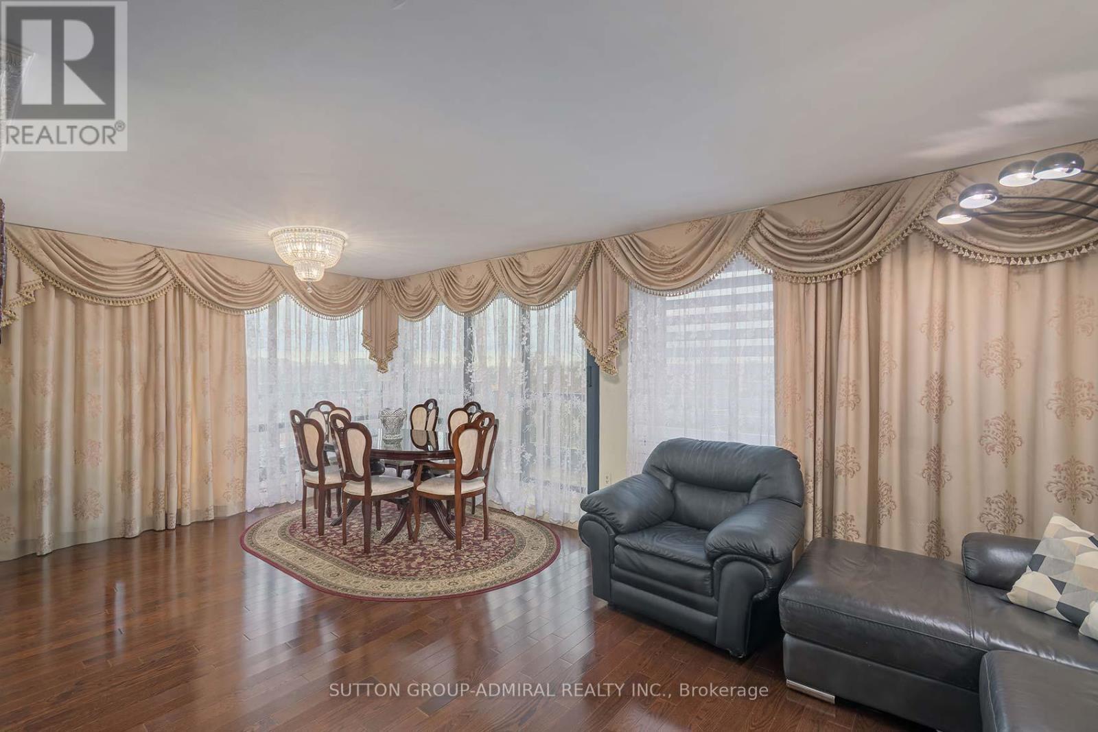 601 - 135 Antibes Drive, Toronto, ON - Indoor Photo Showing Living Room