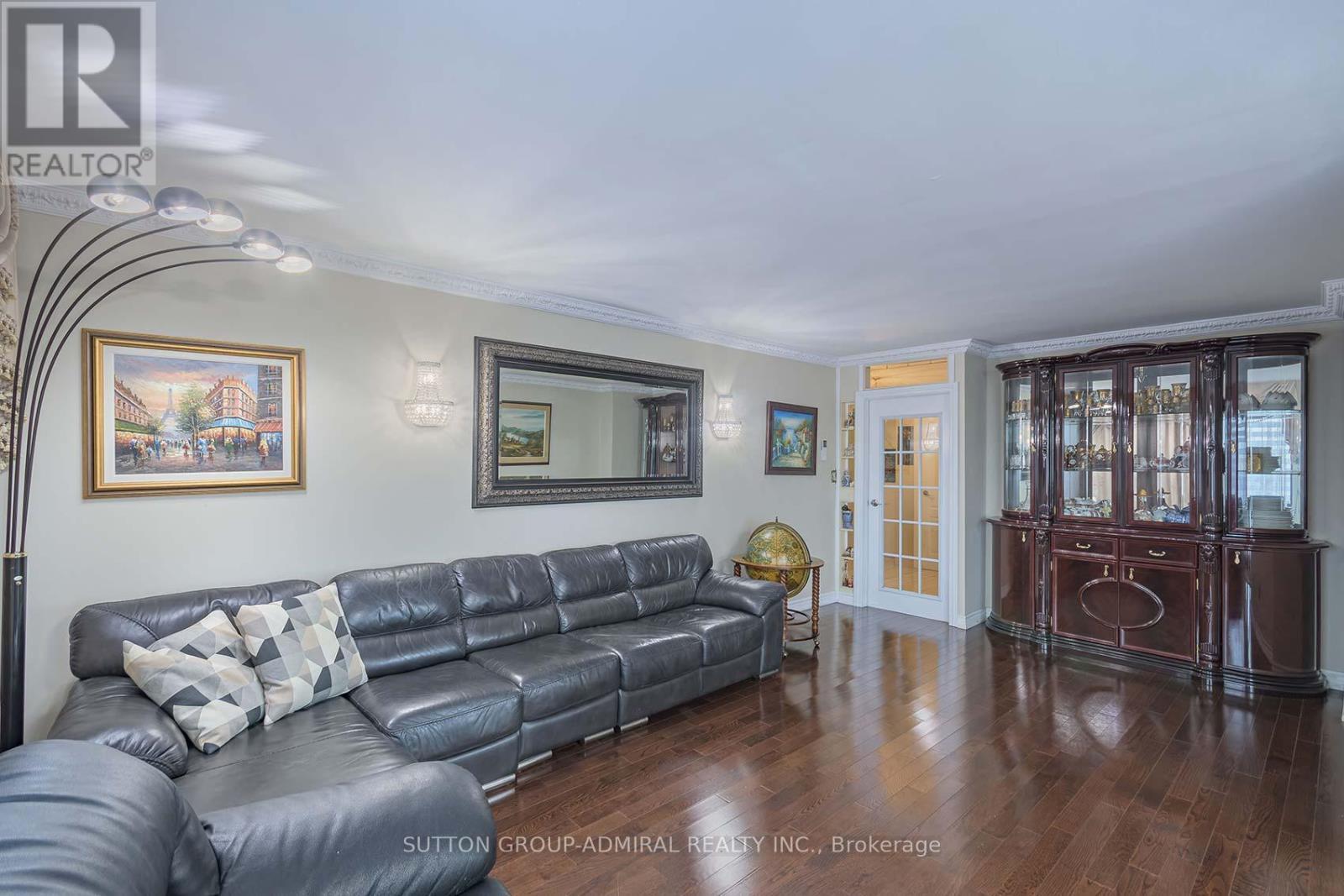 601 - 135 Antibes Drive, Toronto, ON - Indoor Photo Showing Living Room