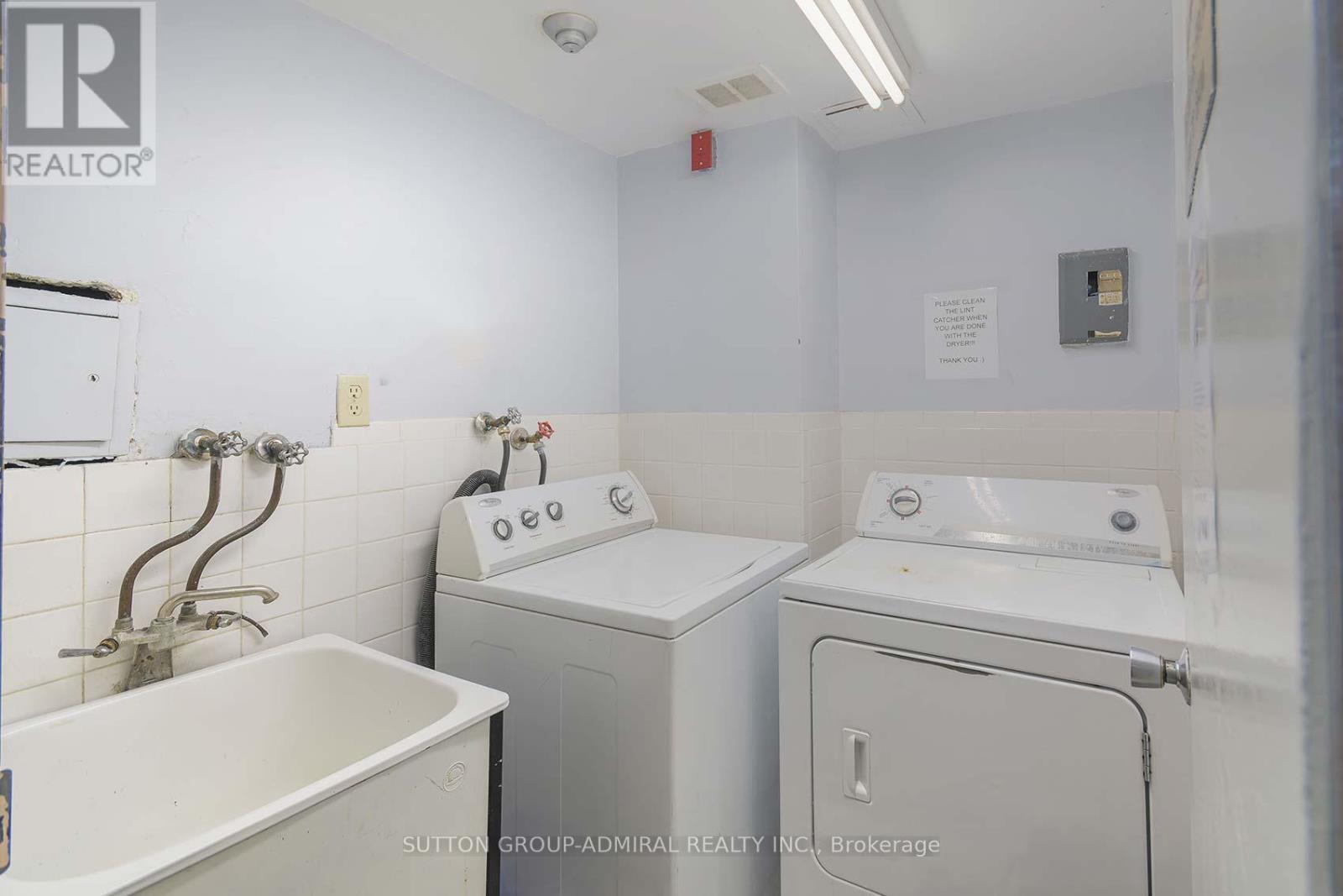 601 - 135 Antibes Drive, Toronto, ON - Indoor Photo Showing Laundry Room
