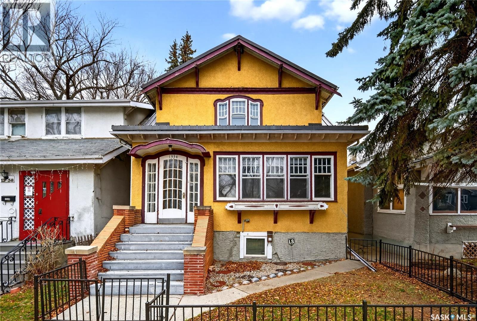 1334 Victoria Avenue, Regina, SK - Outdoor With Facade