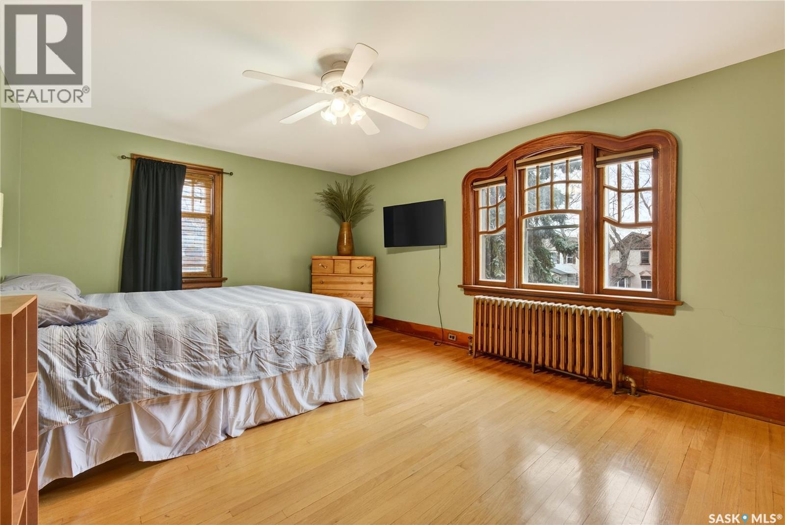1334 Victoria Avenue, Regina, SK - Indoor Photo Showing Bedroom