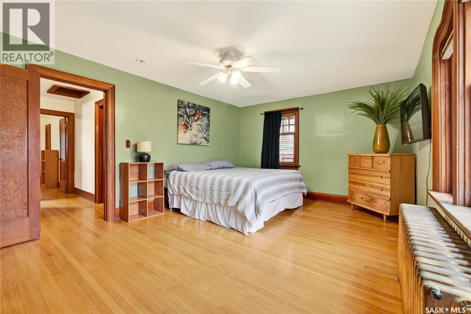 1334 Victoria Avenue, Regina, SK - Indoor Photo Showing Bedroom