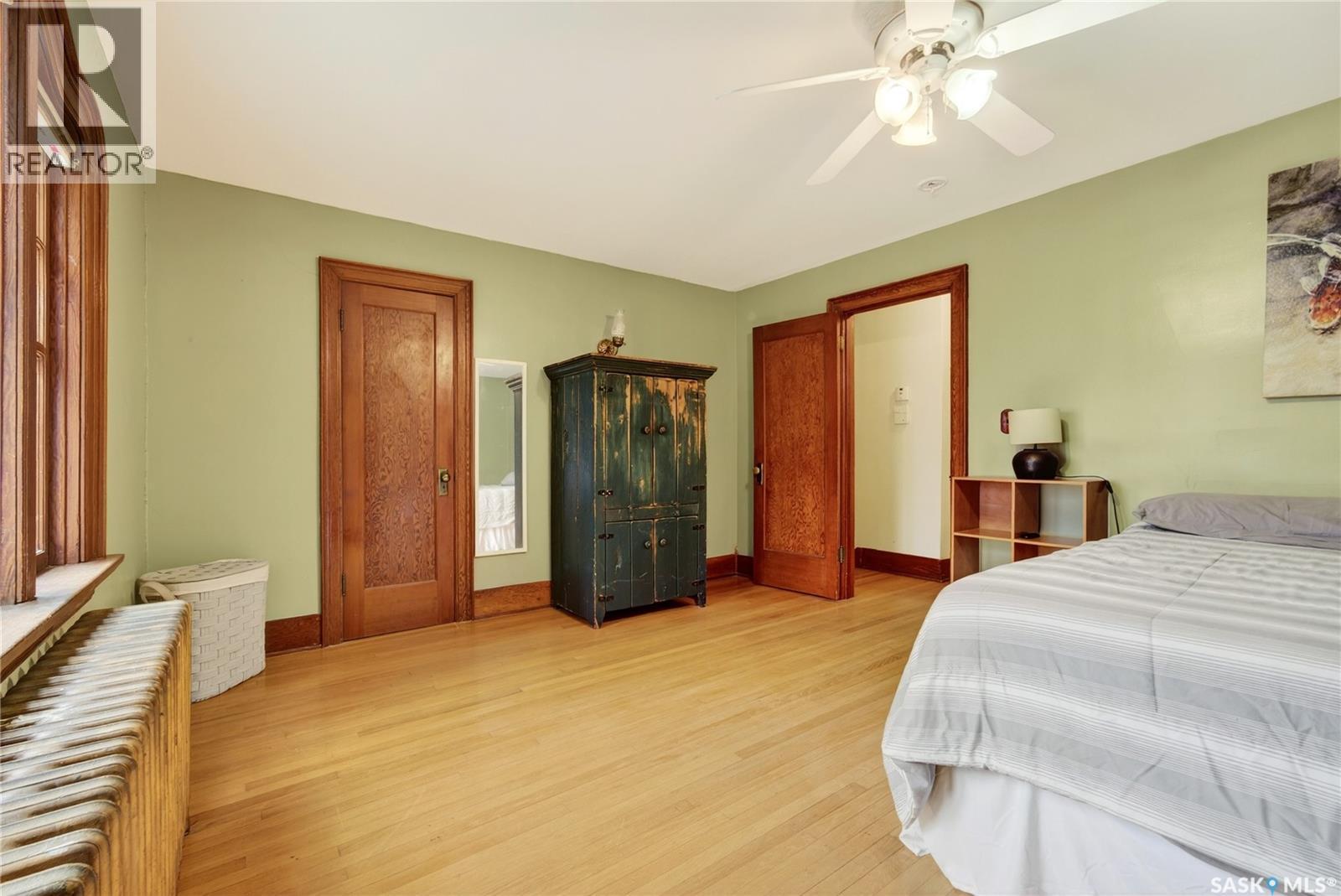 1334 Victoria Avenue, Regina, SK - Indoor Photo Showing Bedroom