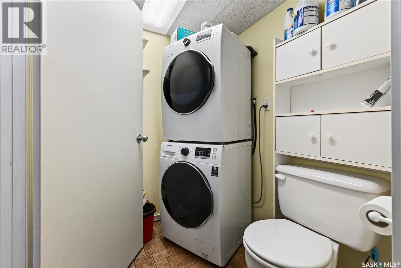 1334 Victoria Avenue, Regina, SK - Indoor Photo Showing Laundry Room
