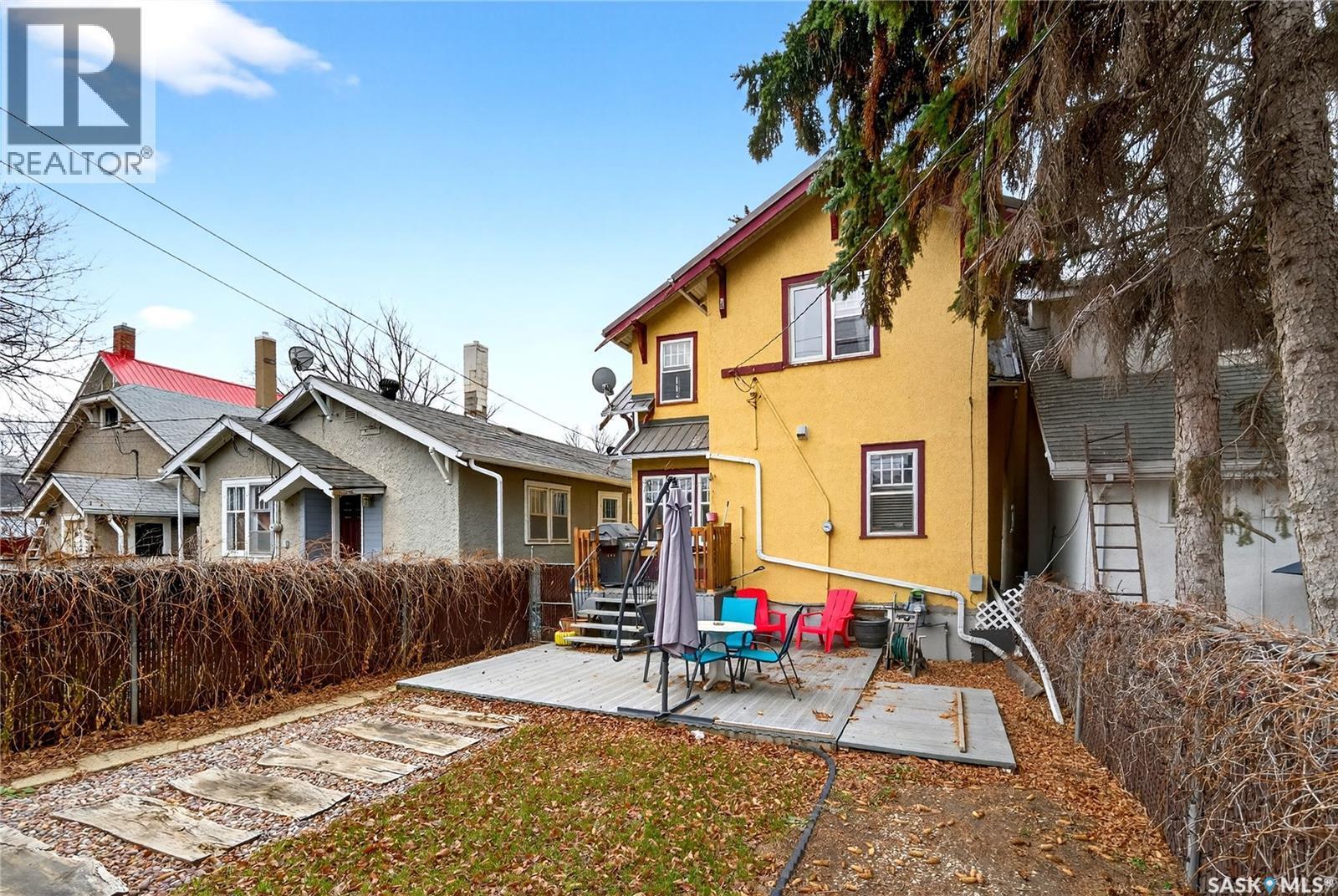 1334 Victoria Avenue, Regina, SK - Outdoor