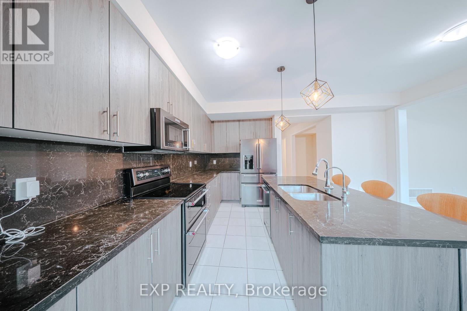 212 Ronald Guscott Street, Oshawa, ON - Indoor Photo Showing Kitchen With Double Sink With Upgraded Kitchen