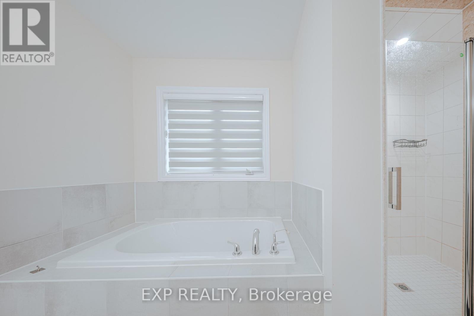 212 Ronald Guscott Street, Oshawa, ON - Indoor Photo Showing Bathroom