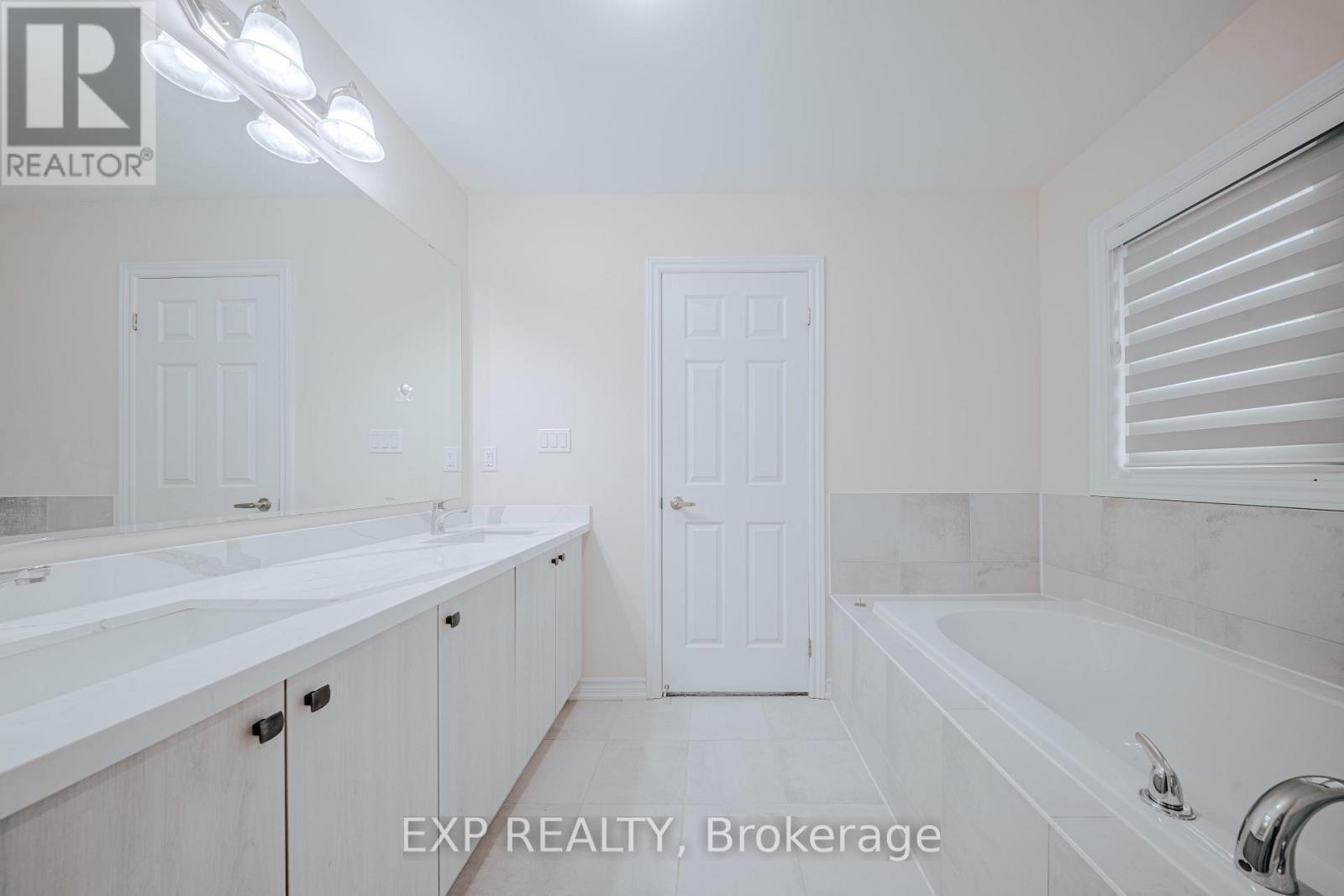 212 Ronald Guscott Street, Oshawa, ON - Indoor Photo Showing Bathroom