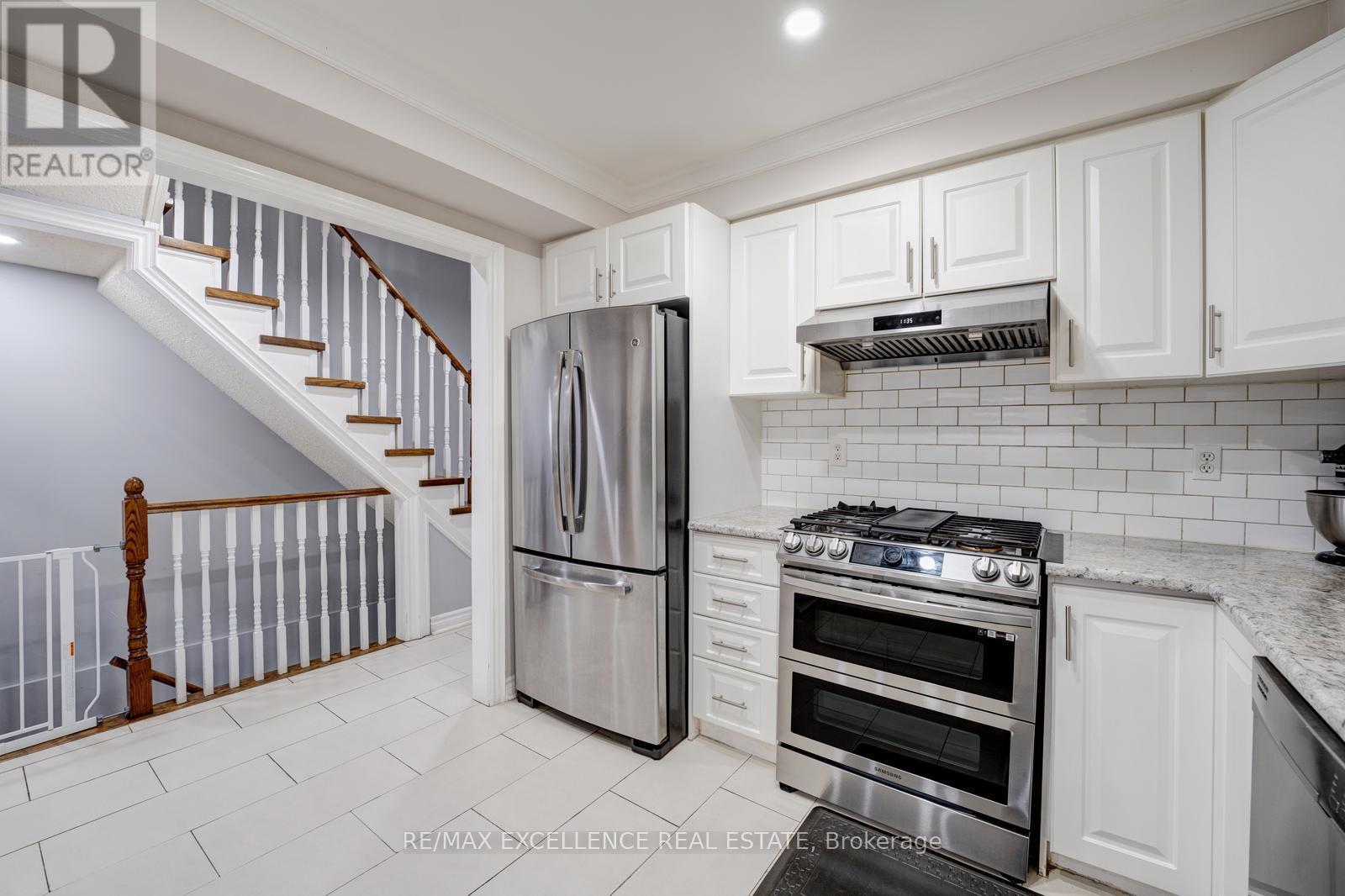 82 Carrie Crescent, Brampton, ON - Indoor Photo Showing Kitchen