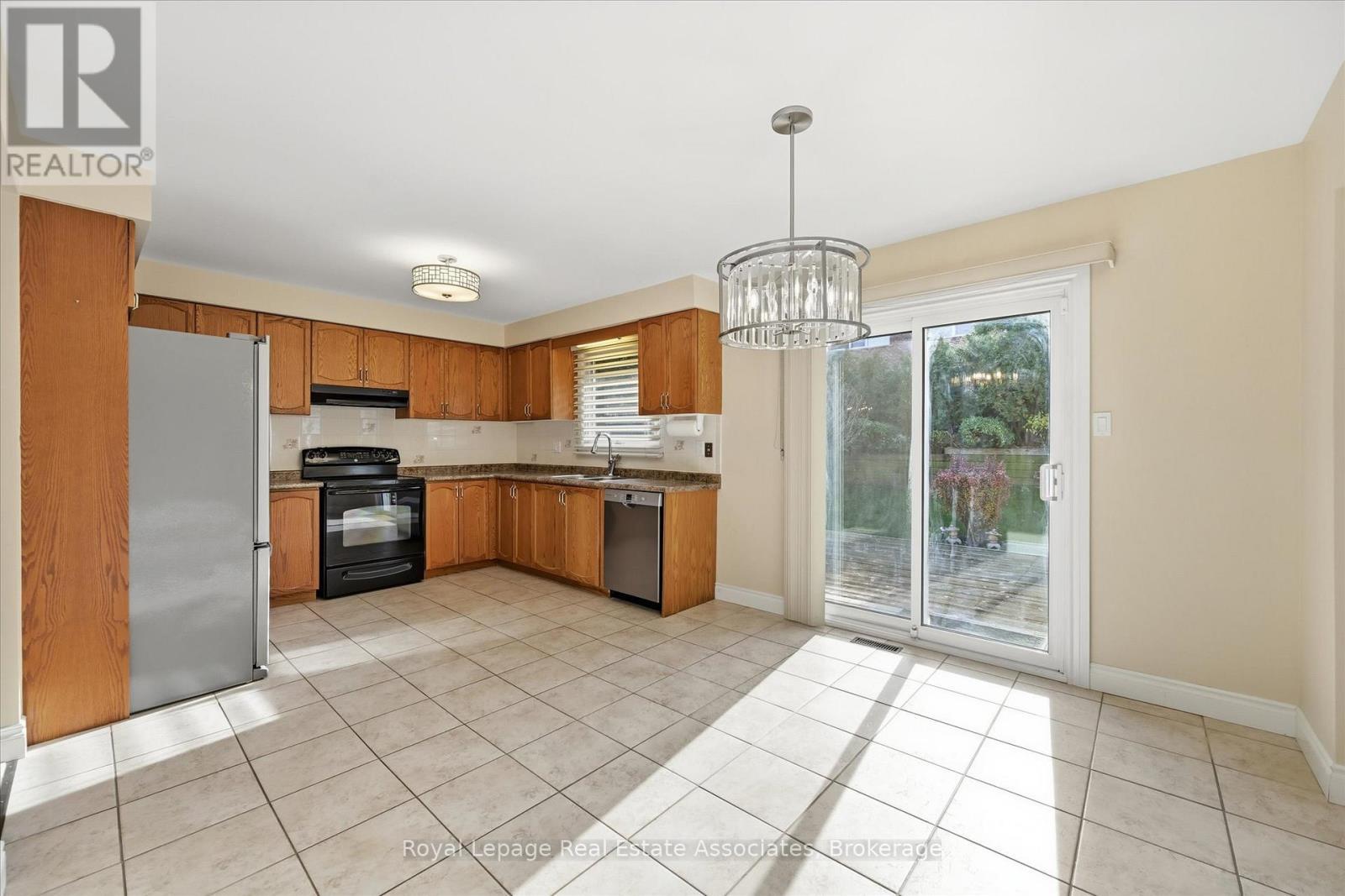Kitchen - 47 Elmira Drive, Hamilton, ON - Indoor Photo Showing Kitchen