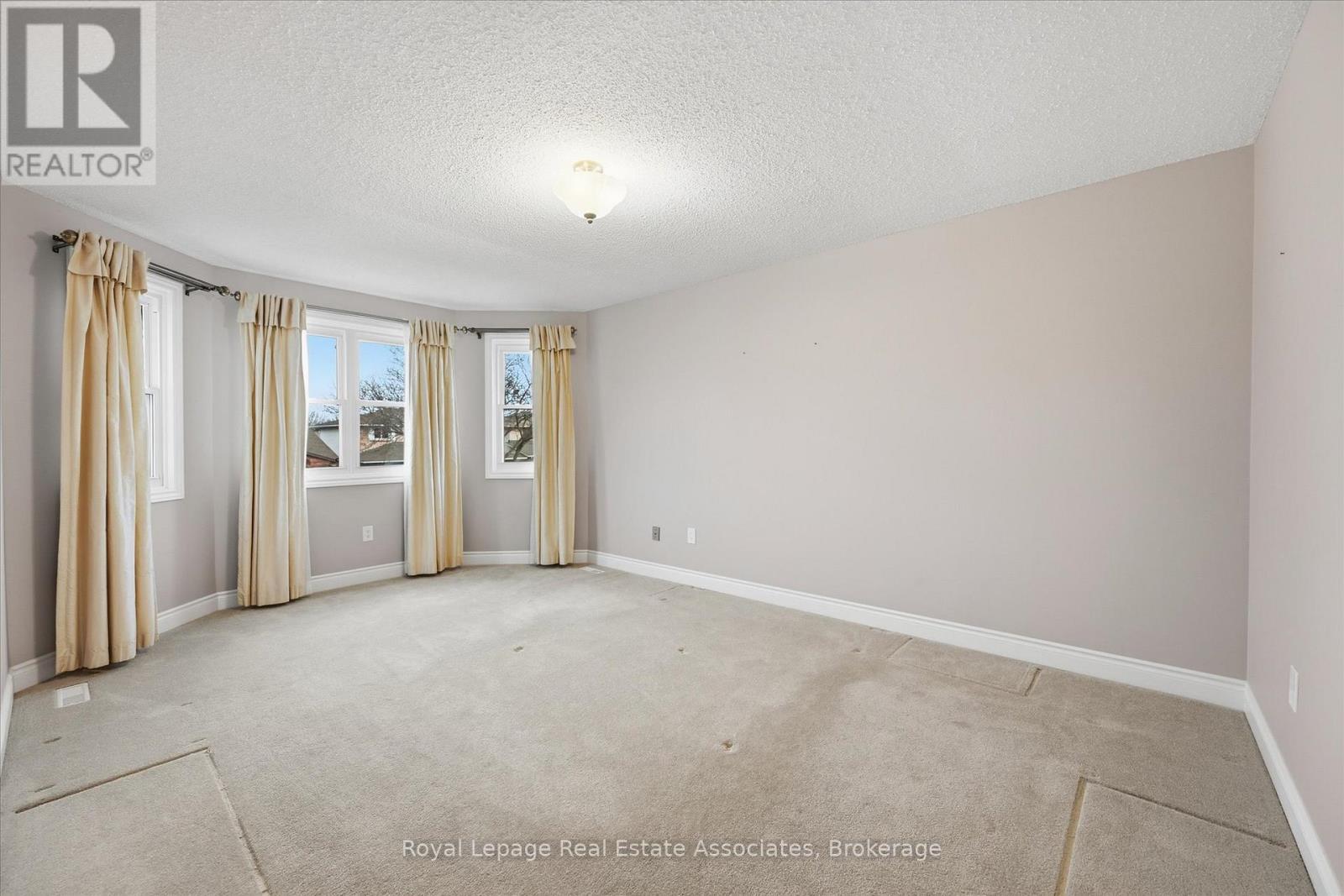 47 Elmira Drive, Hamilton, ON - Indoor Photo Showing Other Room