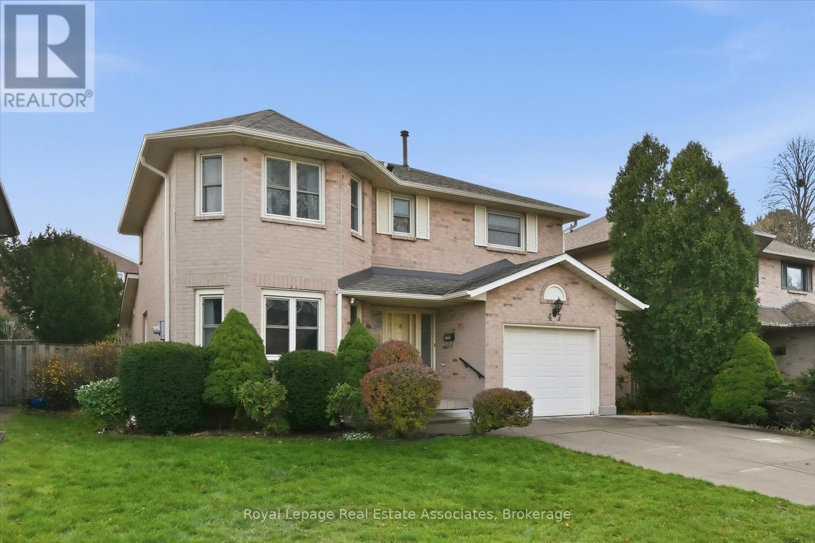 47 Elmira Drive, Hamilton, ON - Outdoor With Facade