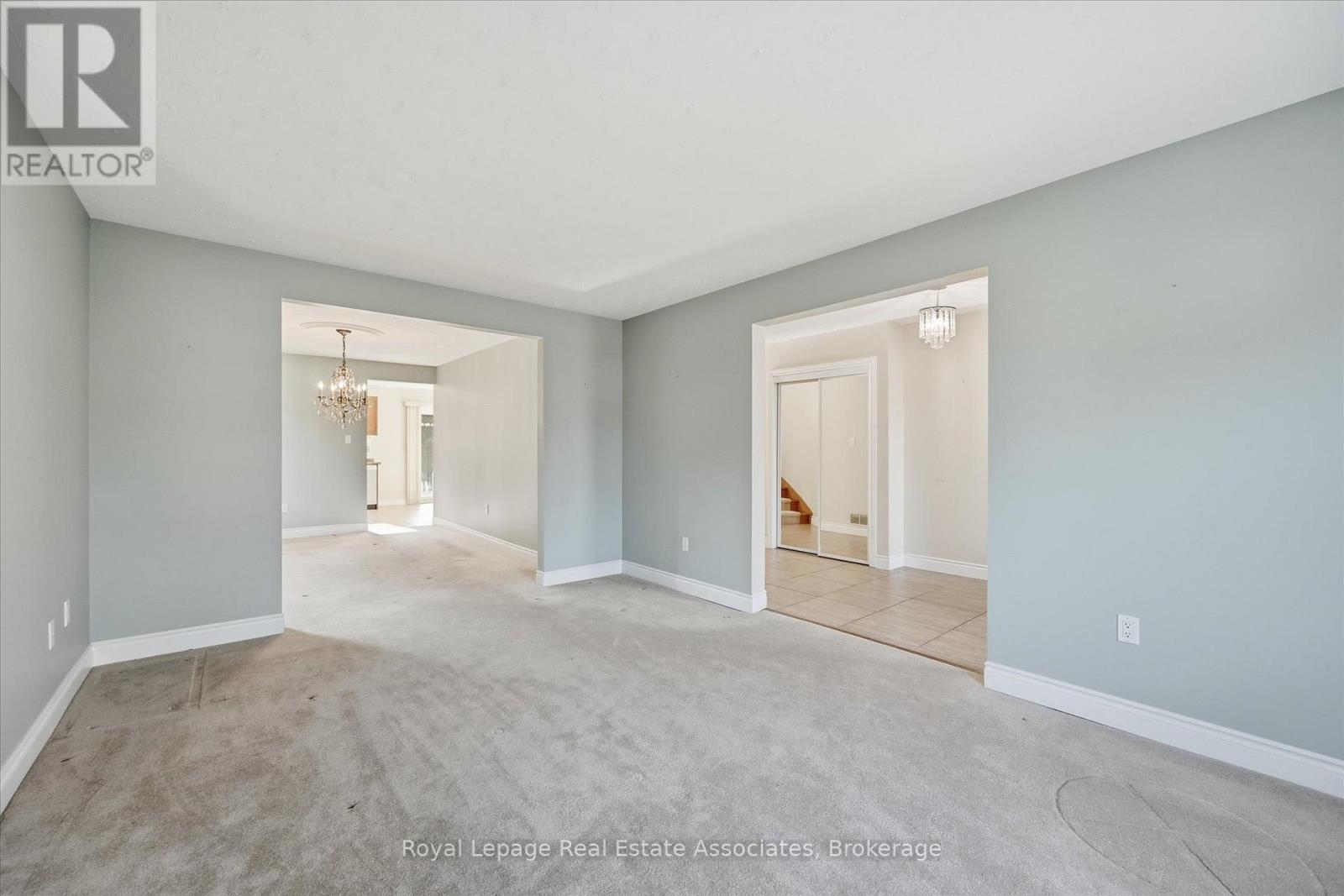 Living Room - 47 Elmira Drive, Hamilton, ON - Indoor Photo Showing Other Room