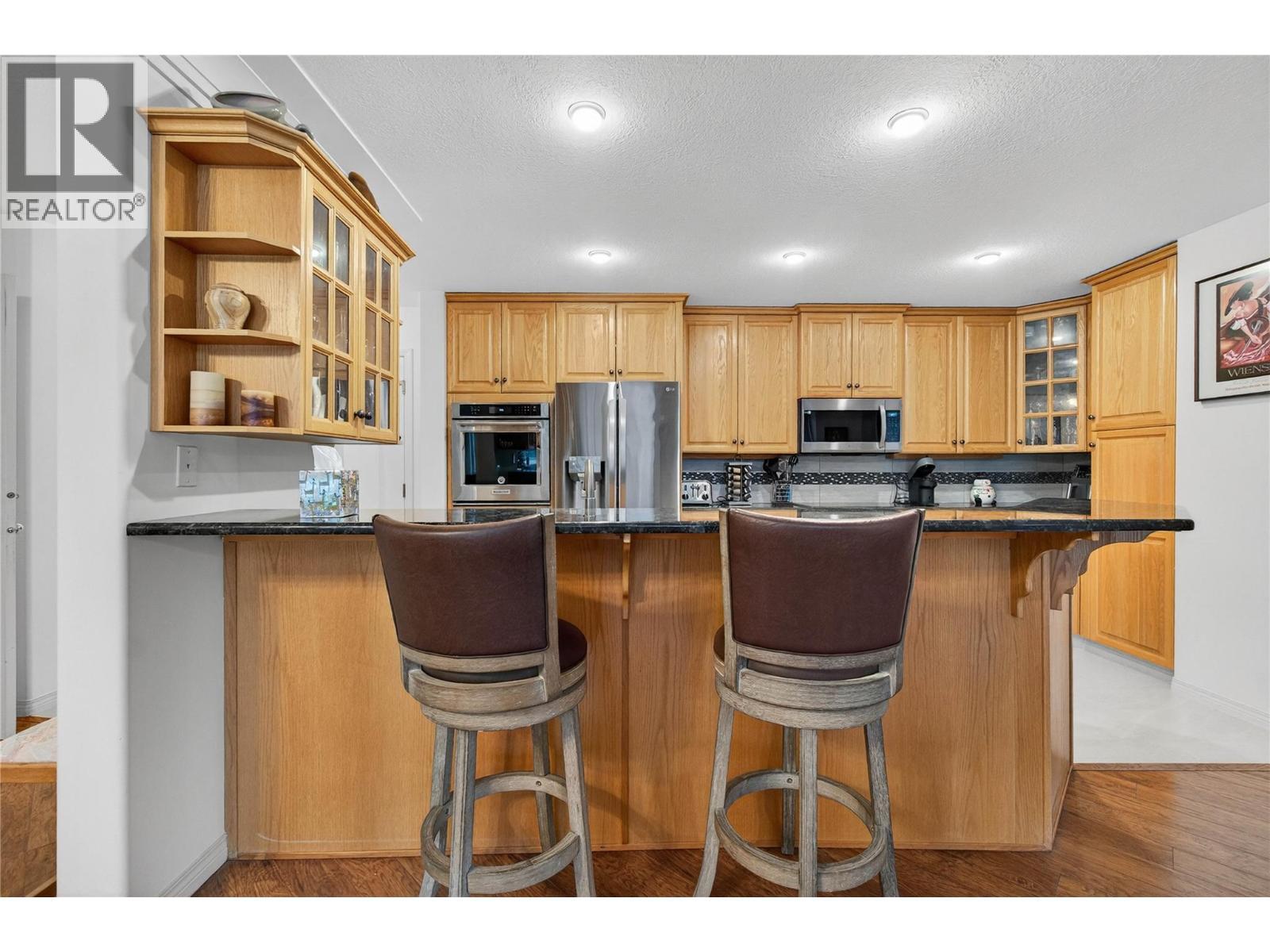 1002 Riverside Avenue Unit# 305, Sicamous, BC - Indoor Photo Showing Kitchen