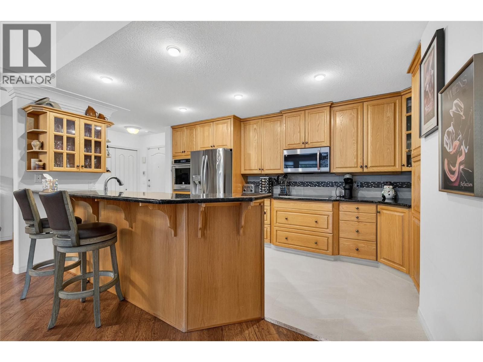 1002 Riverside Avenue Unit# 305, Sicamous, BC - Indoor Photo Showing Kitchen