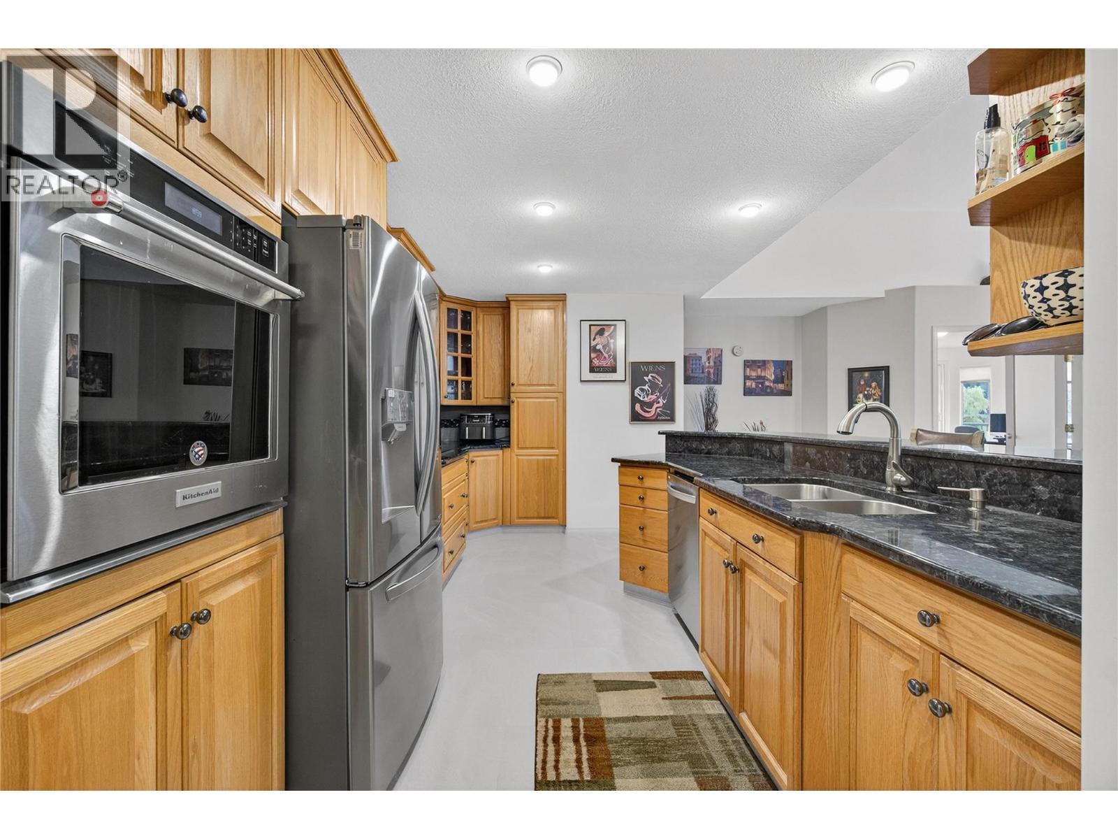 1002 Riverside Avenue Unit# 305, Sicamous, BC - Indoor Photo Showing Kitchen With Double Sink