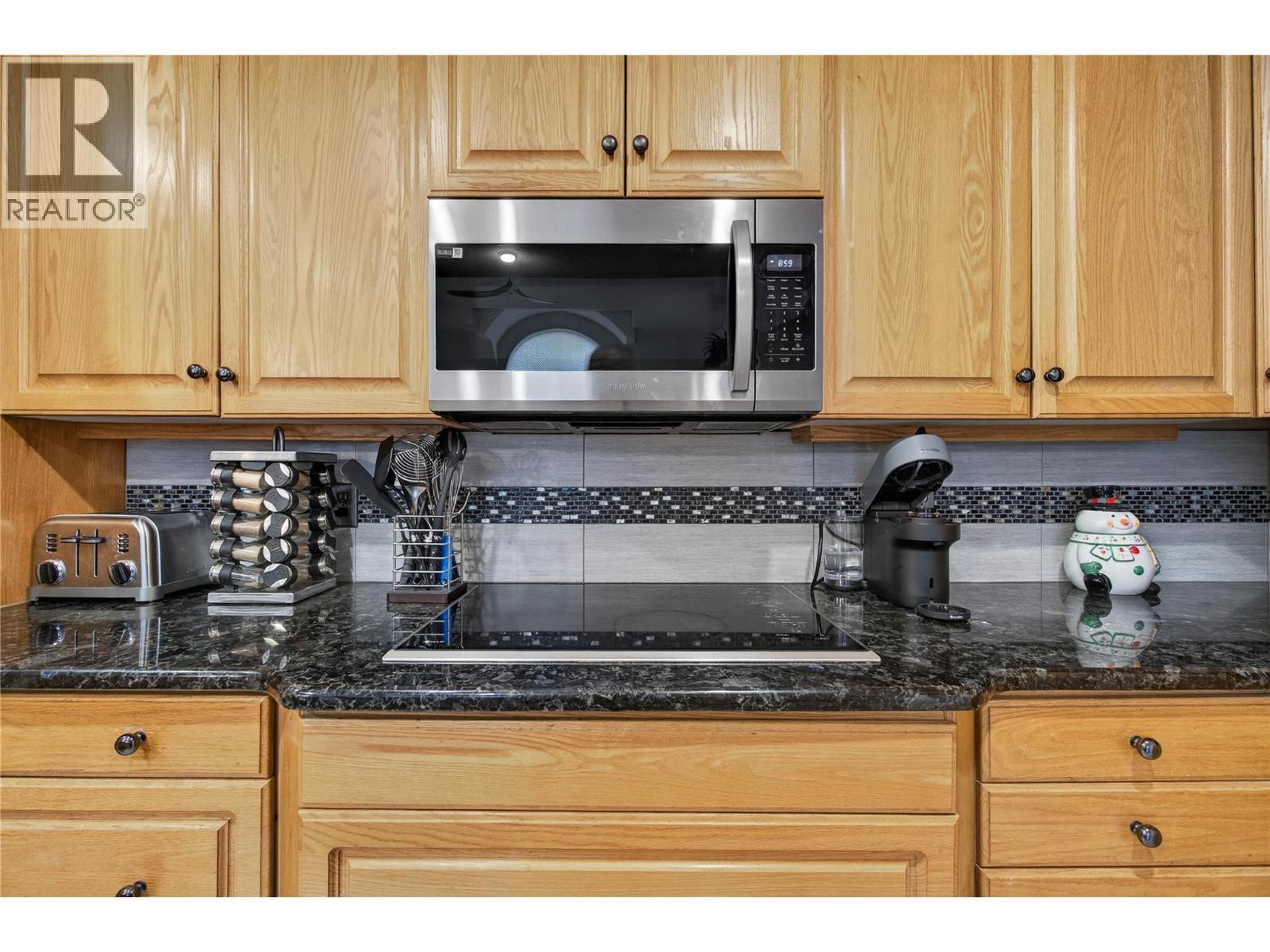 1002 Riverside Avenue Unit# 305, Sicamous, BC - Indoor Photo Showing Kitchen