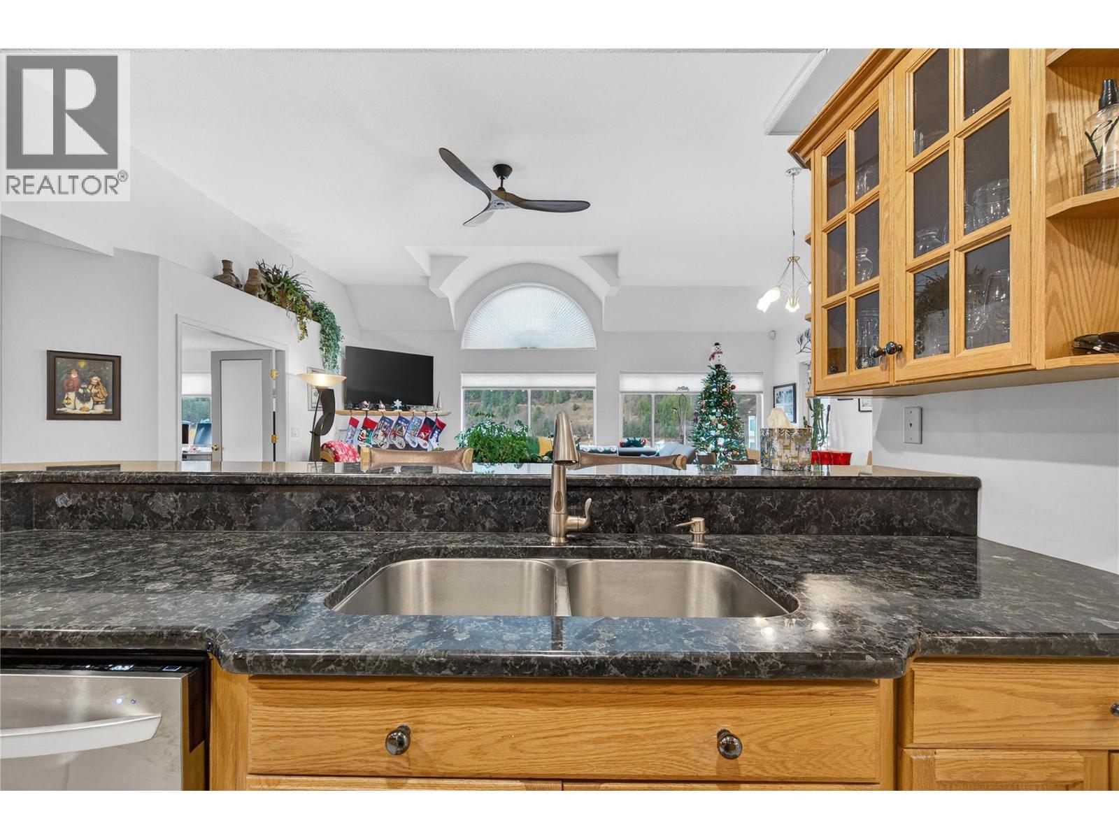 1002 Riverside Avenue Unit# 305, Sicamous, BC - Indoor Photo Showing Kitchen With Double Sink