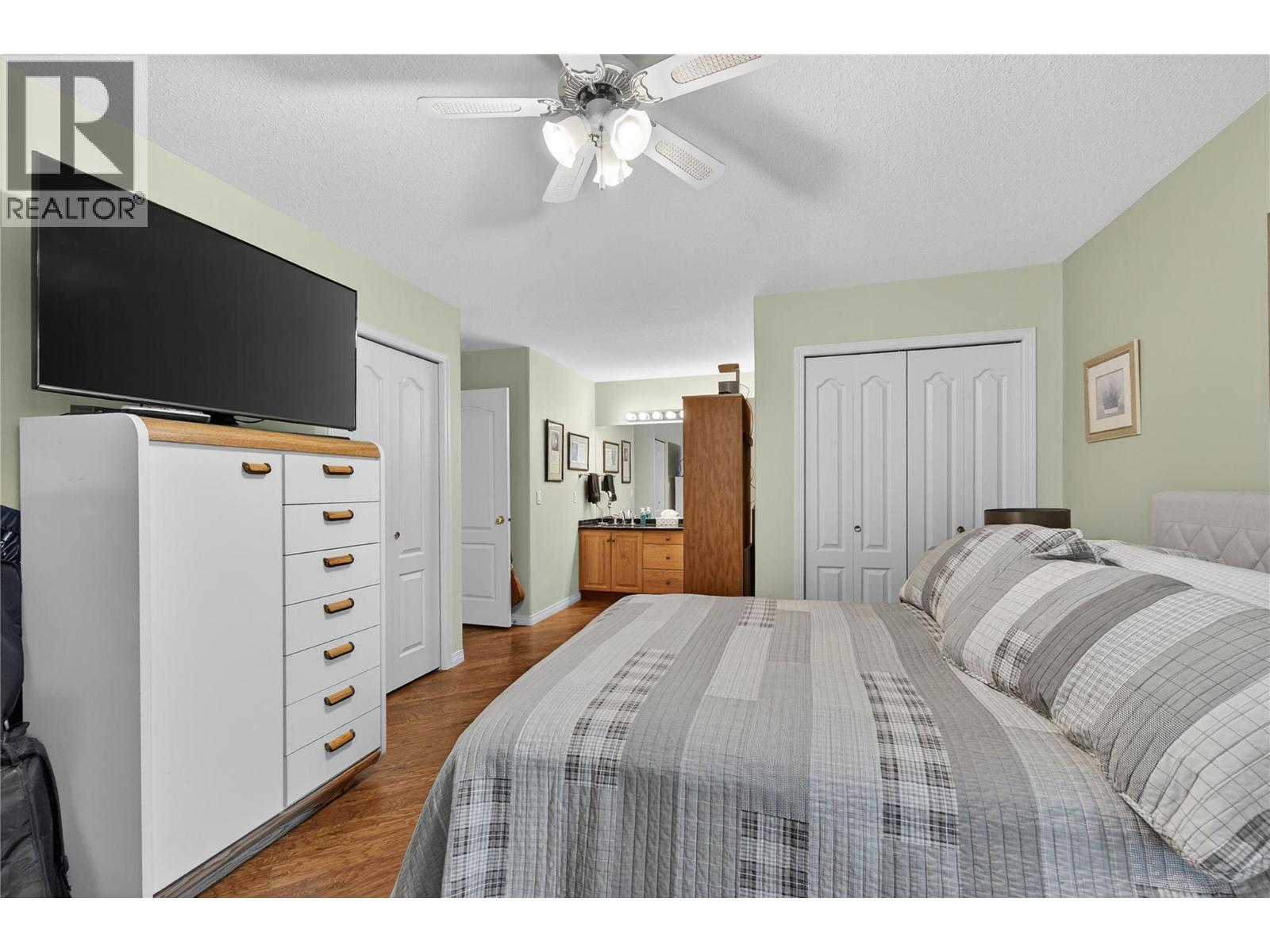 1002 Riverside Avenue Unit# 305, Sicamous, BC - Indoor Photo Showing Bedroom