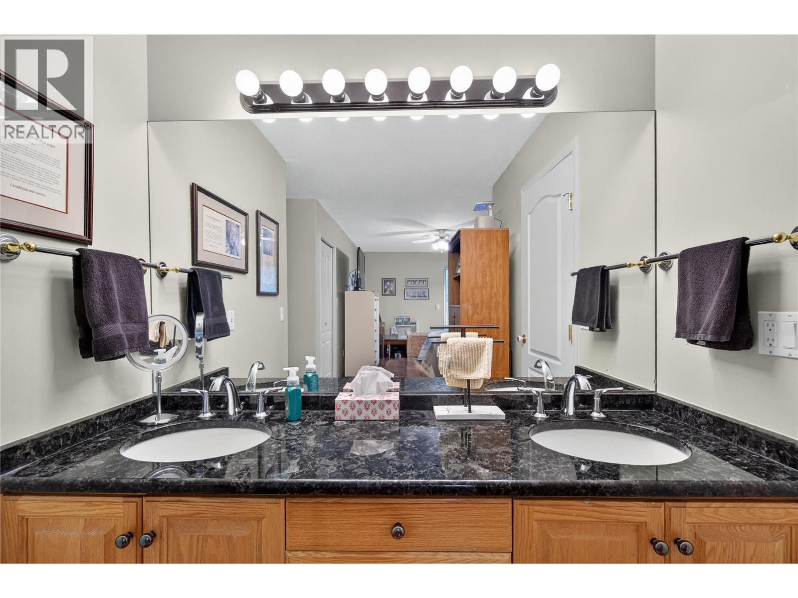 1002 Riverside Avenue Unit# 305, Sicamous, BC - Indoor Photo Showing Bathroom