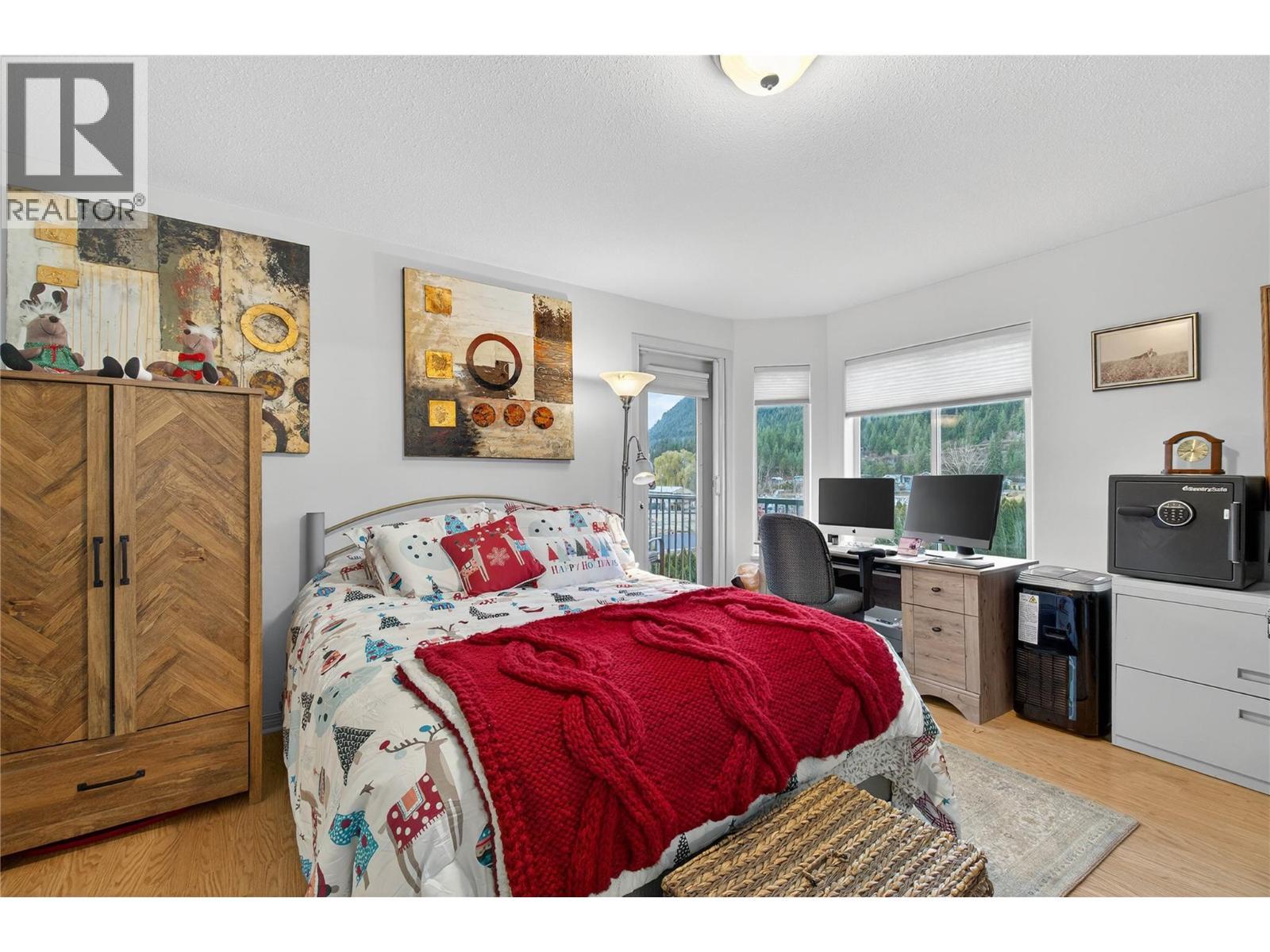 1002 Riverside Avenue Unit# 305, Sicamous, BC - Indoor Photo Showing Bedroom
