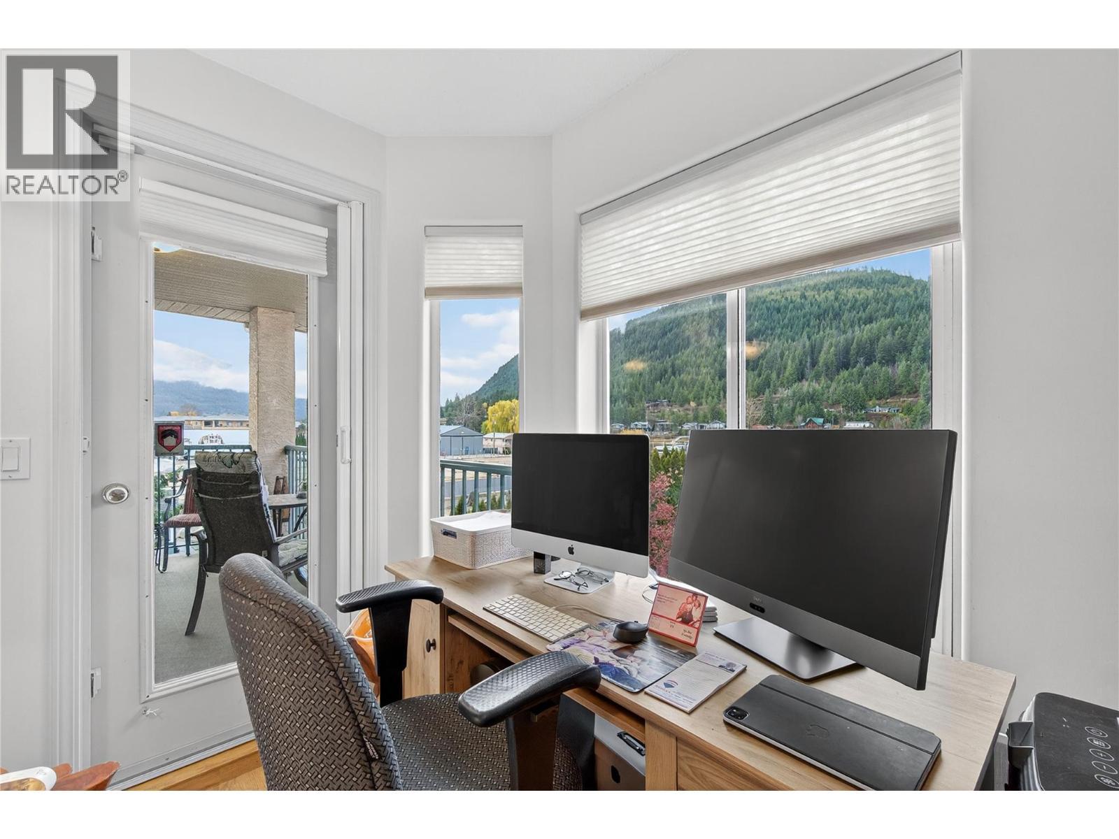 1002 Riverside Avenue Unit# 305, Sicamous, BC - Indoor Photo Showing Office