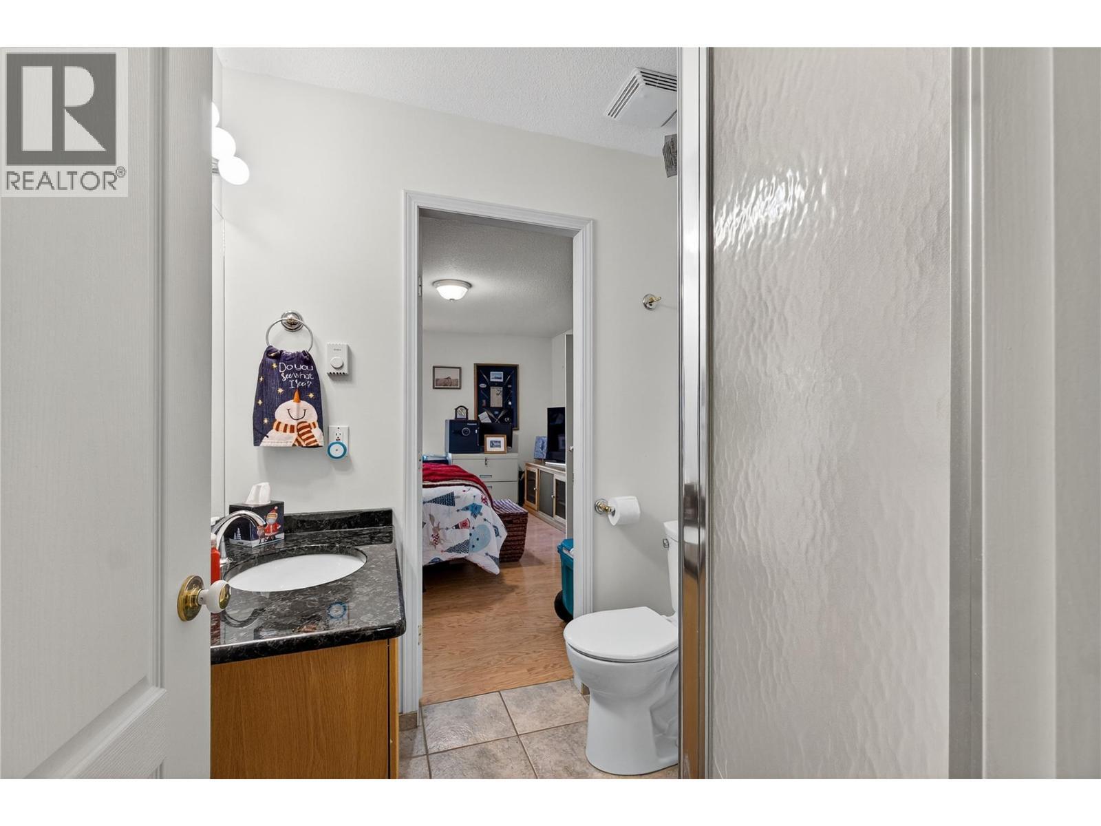 1002 Riverside Avenue Unit# 305, Sicamous, BC - Indoor Photo Showing Bathroom