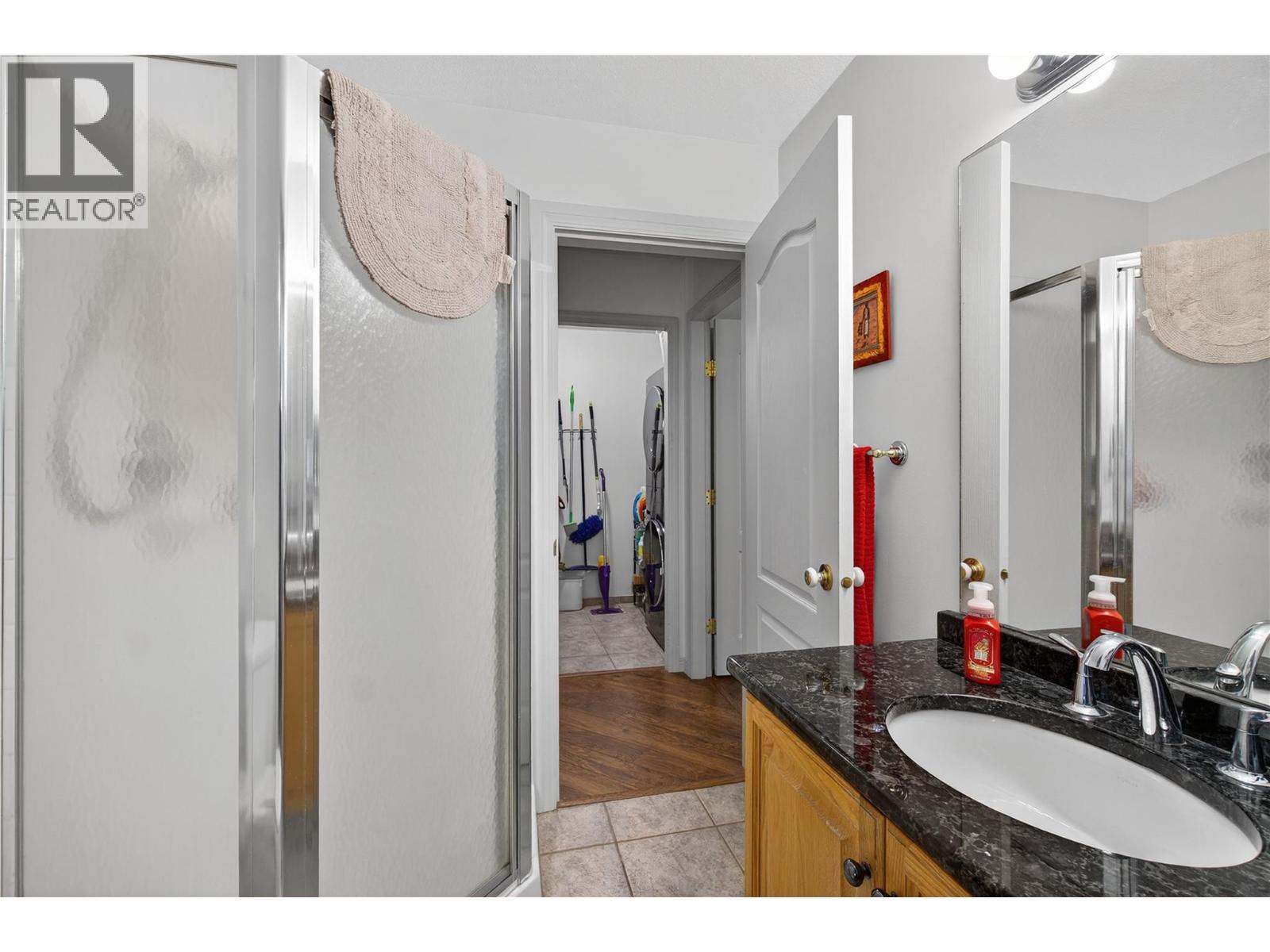 1002 Riverside Avenue Unit# 305, Sicamous, BC - Indoor Photo Showing Bathroom