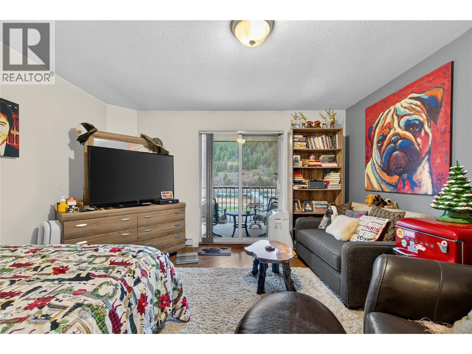 Lock-off option bedroom - 1002 Riverside Avenue Unit# 305, Sicamous, BC - Indoor