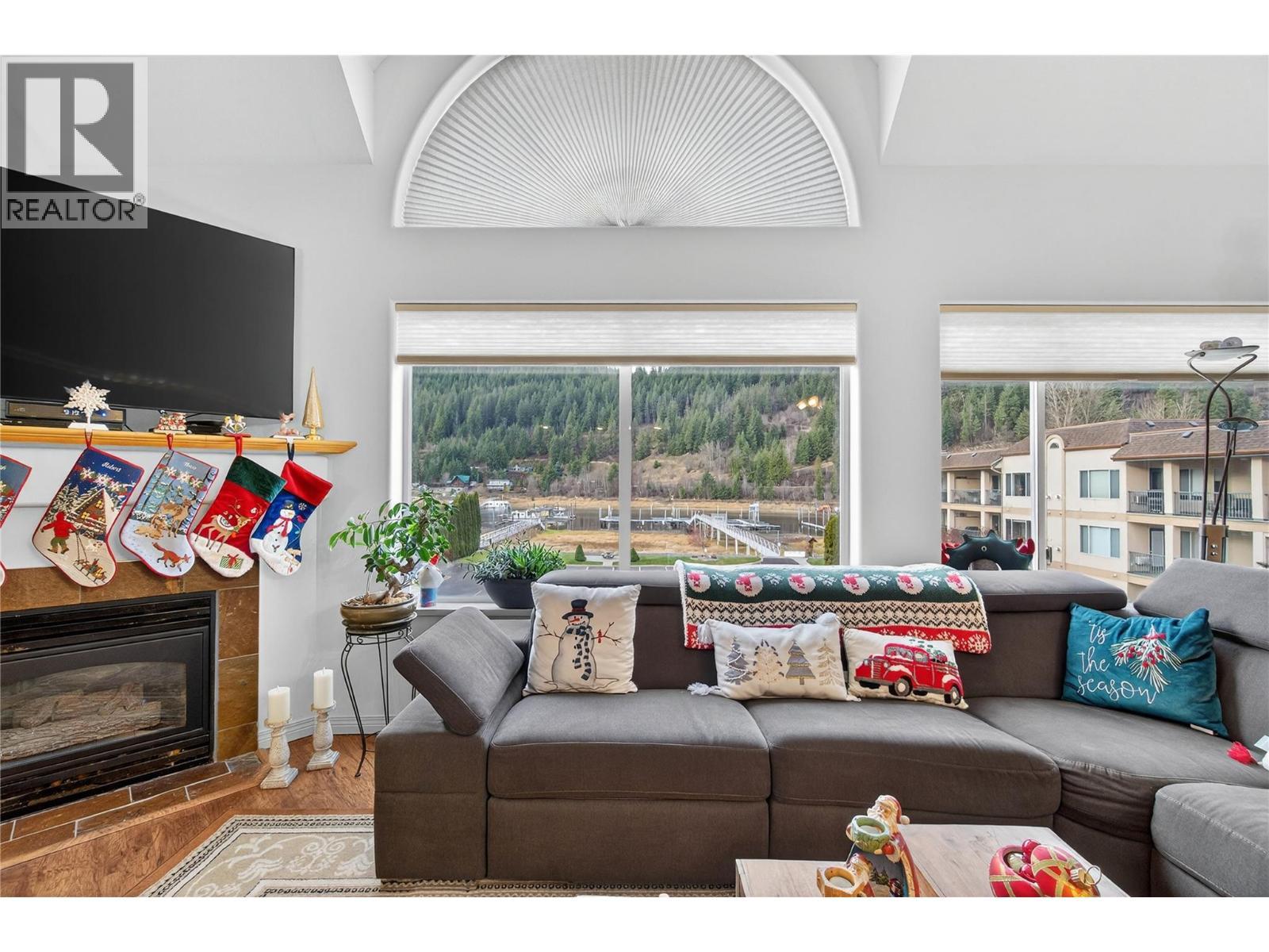 1002 Riverside Avenue Unit# 305, Sicamous, BC - Indoor Photo Showing Living Room With Fireplace