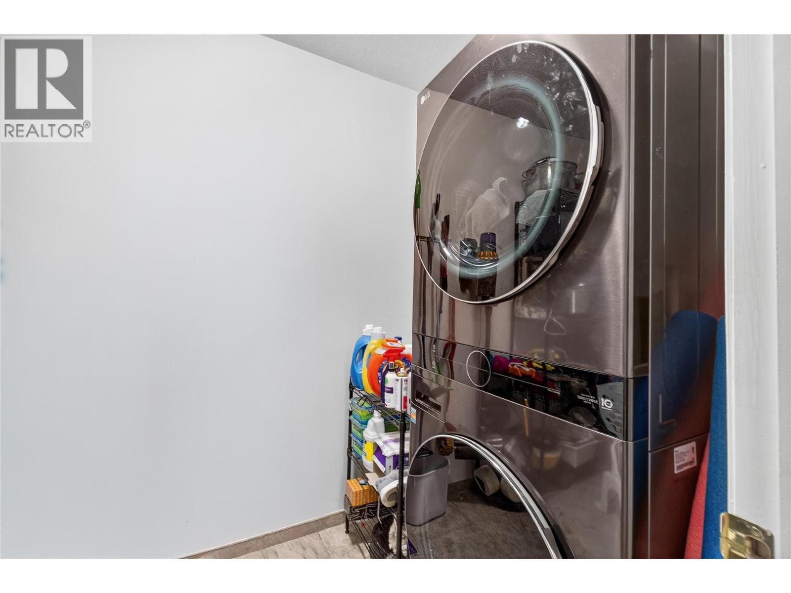 1002 Riverside Avenue Unit# 305, Sicamous, BC - Indoor Photo Showing Laundry Room