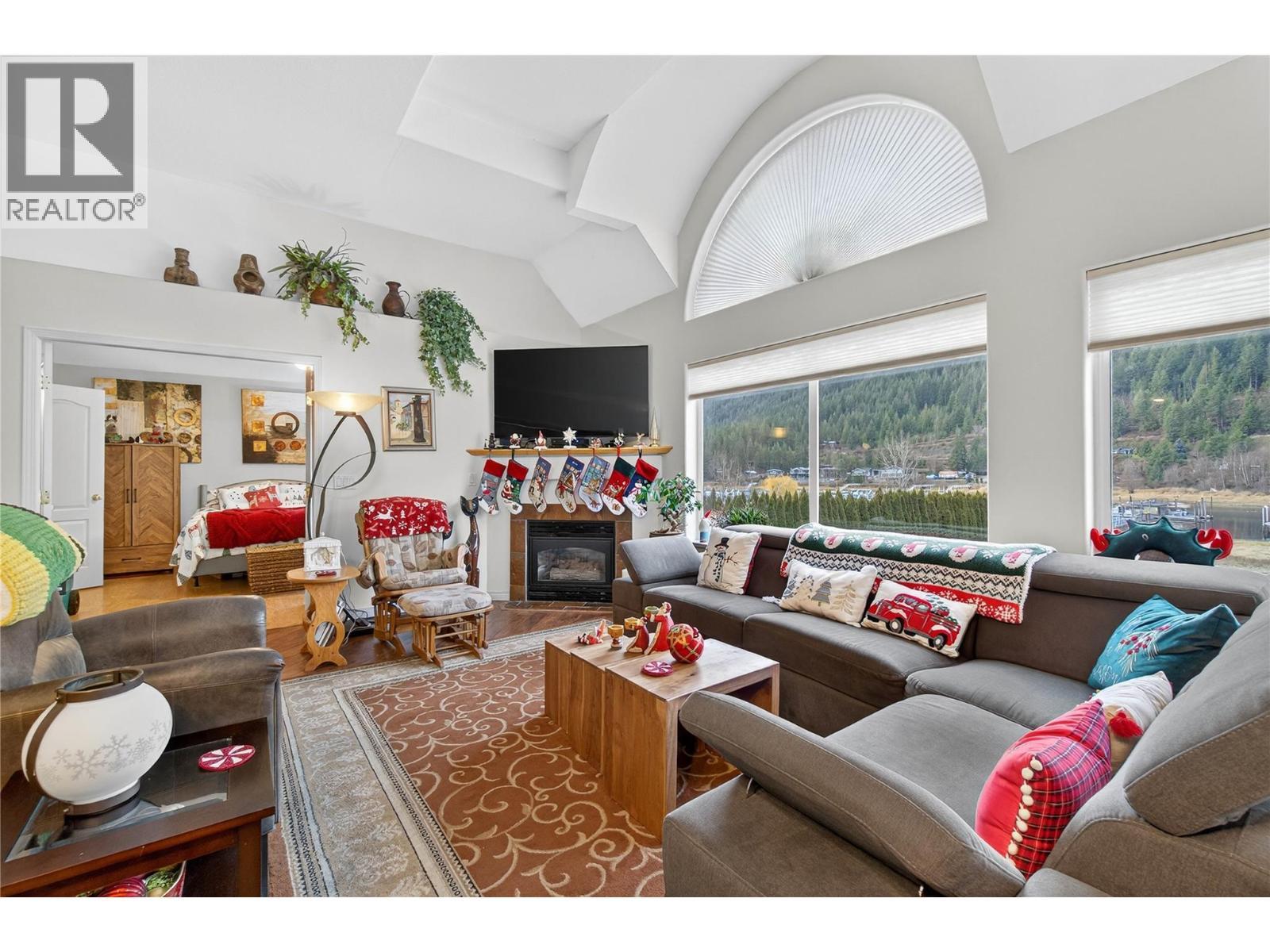 1002 Riverside Avenue Unit# 305, Sicamous, BC - Indoor Photo Showing Living Room With Fireplace