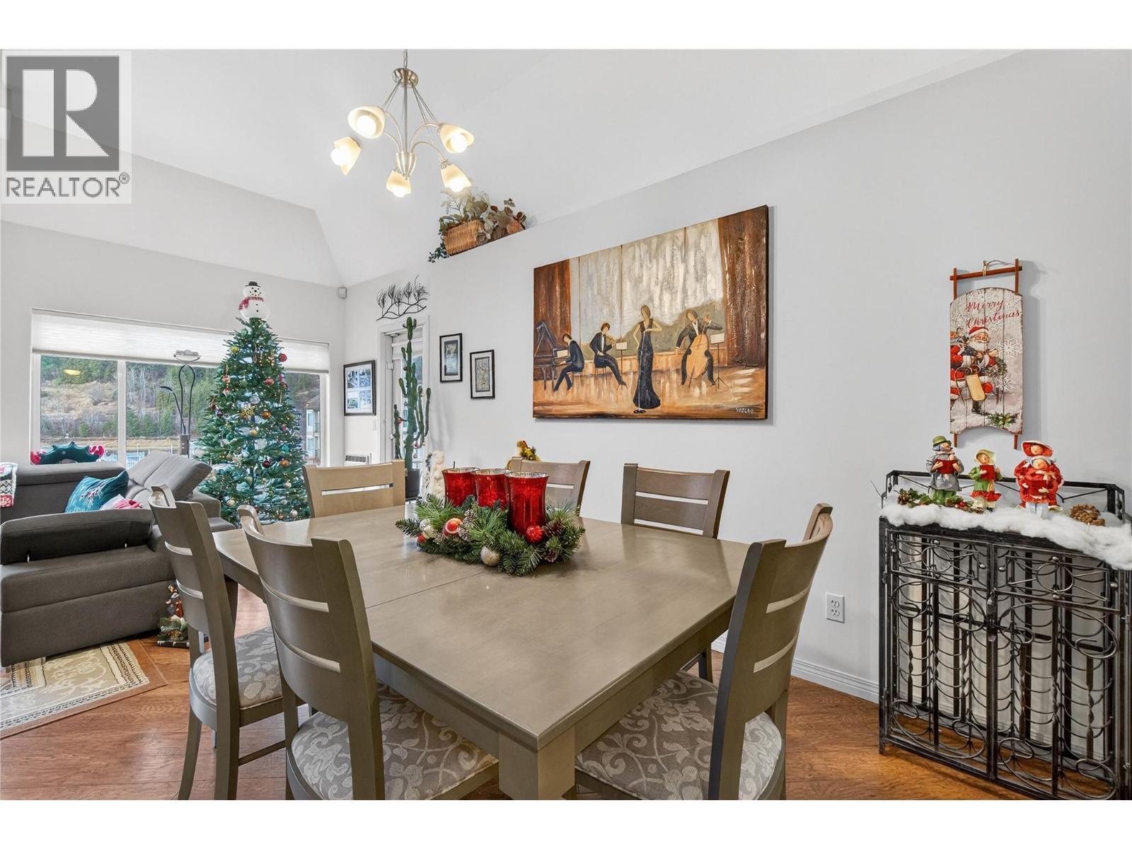 1002 Riverside Avenue Unit# 305, Sicamous, BC - Indoor Photo Showing Dining Room