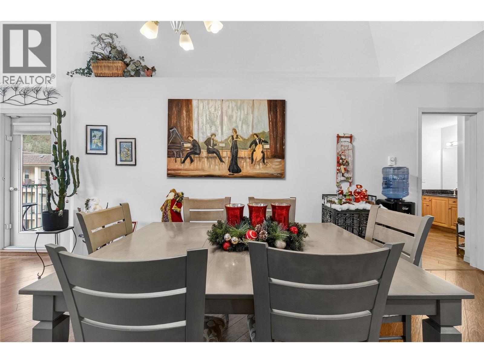 1002 Riverside Avenue Unit# 305, Sicamous, BC - Indoor Photo Showing Dining Room