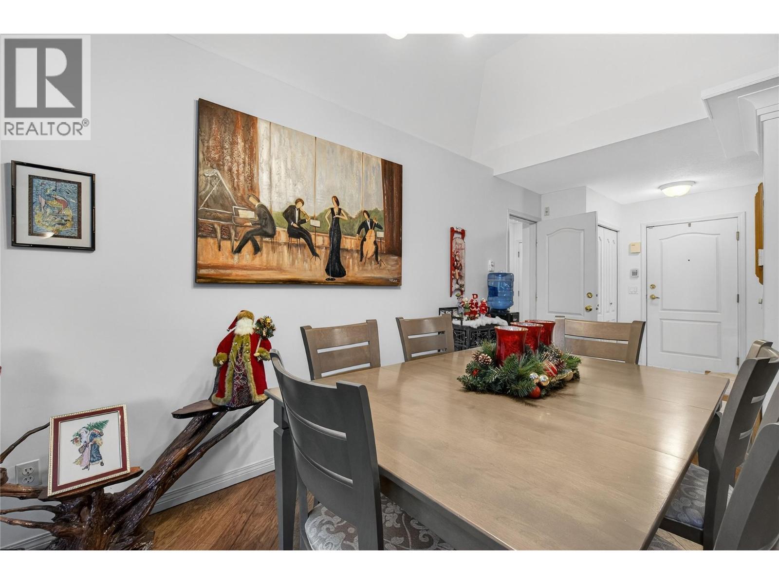 1002 Riverside Avenue Unit# 305, Sicamous, BC - Indoor Photo Showing Dining Room