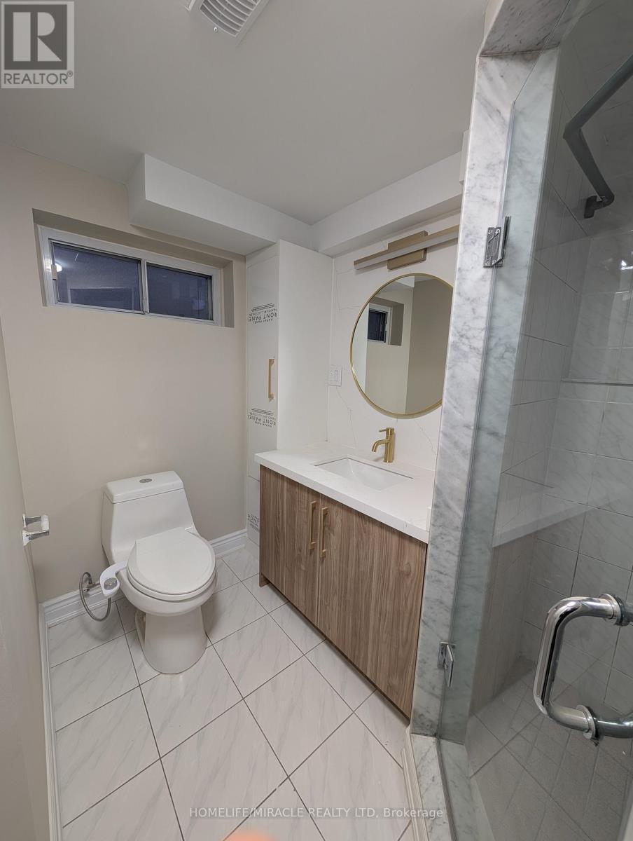 15 Athlone Avenue, Brampton, ON - Indoor Photo Showing Bathroom
