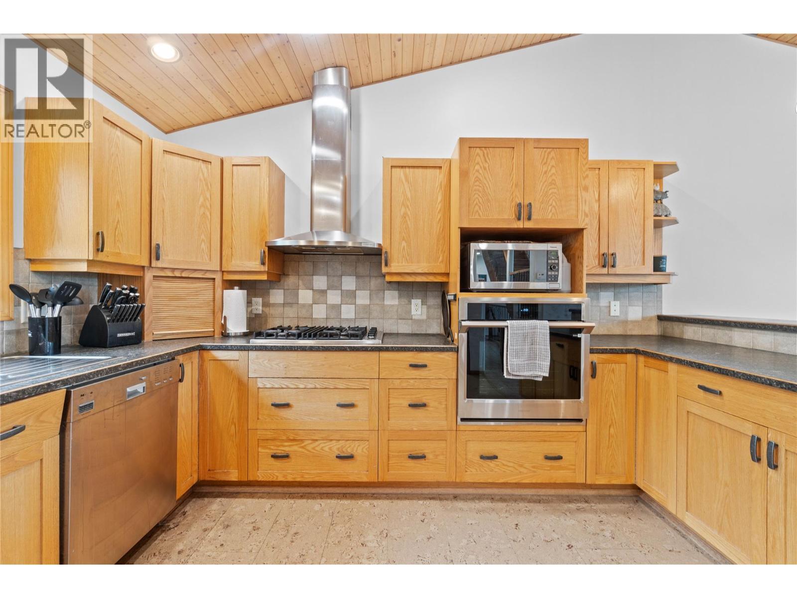 65 Furlong Road, Enderby, BC - Indoor Photo Showing Kitchen