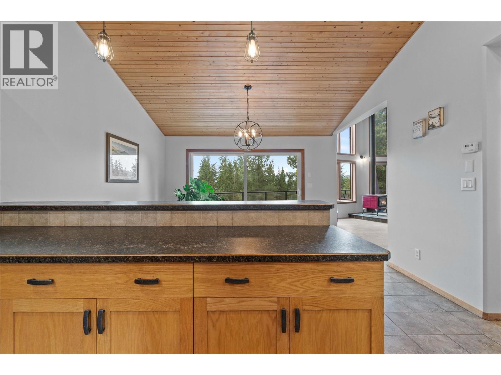 65 Furlong Road, Enderby, BC - Indoor Photo Showing Kitchen