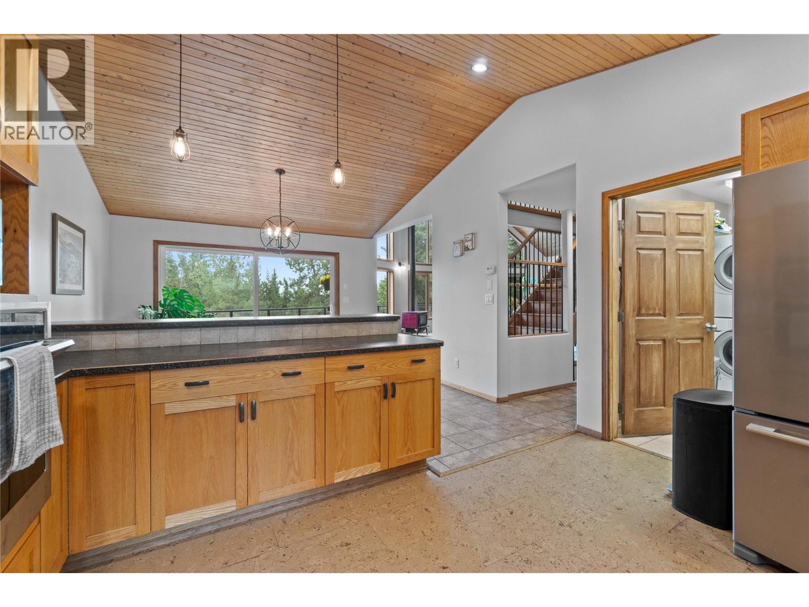 65 Furlong Road, Enderby, BC - Indoor Photo Showing Kitchen