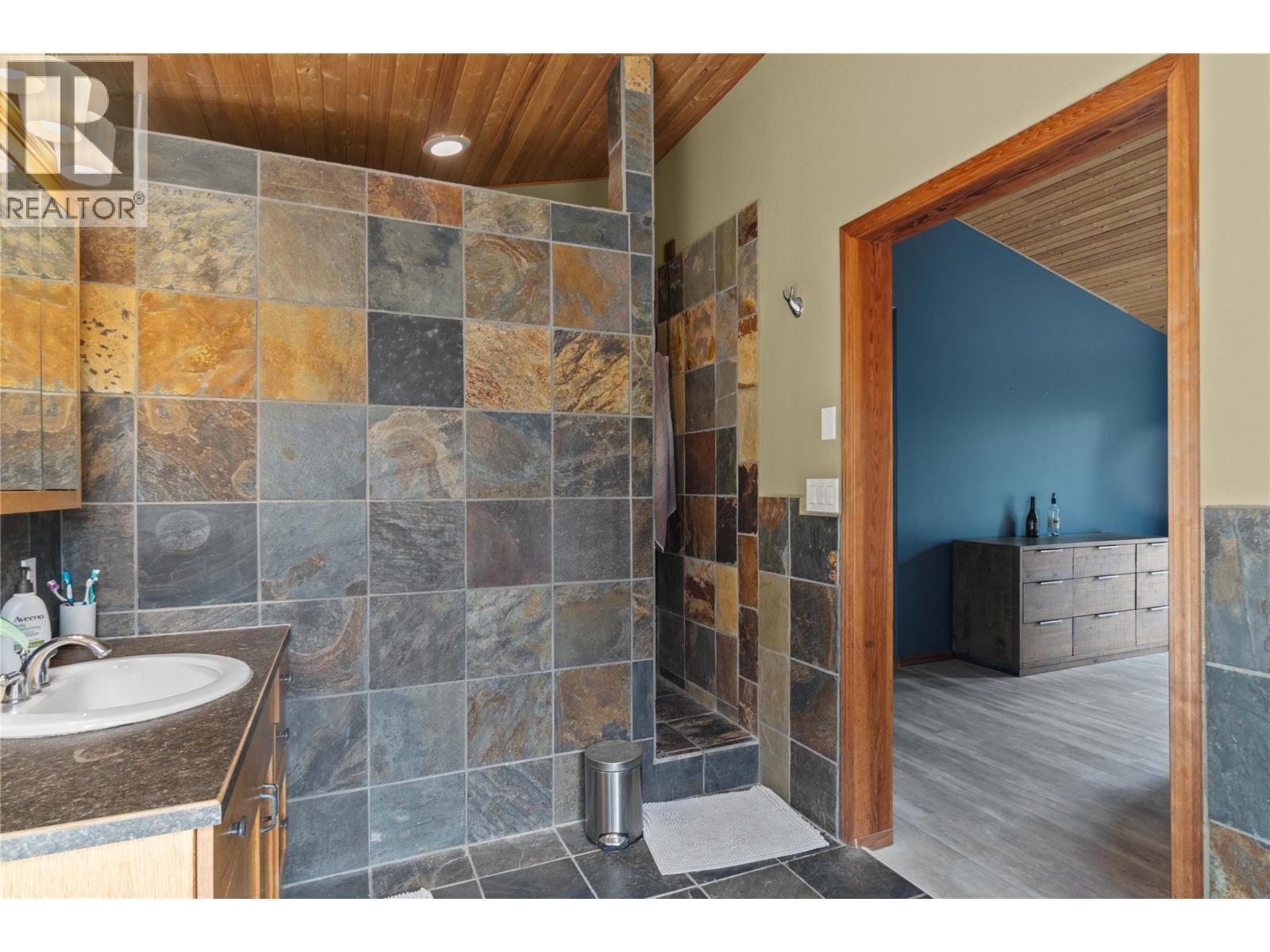 65 Furlong Road, Enderby, BC - Indoor Photo Showing Bathroom