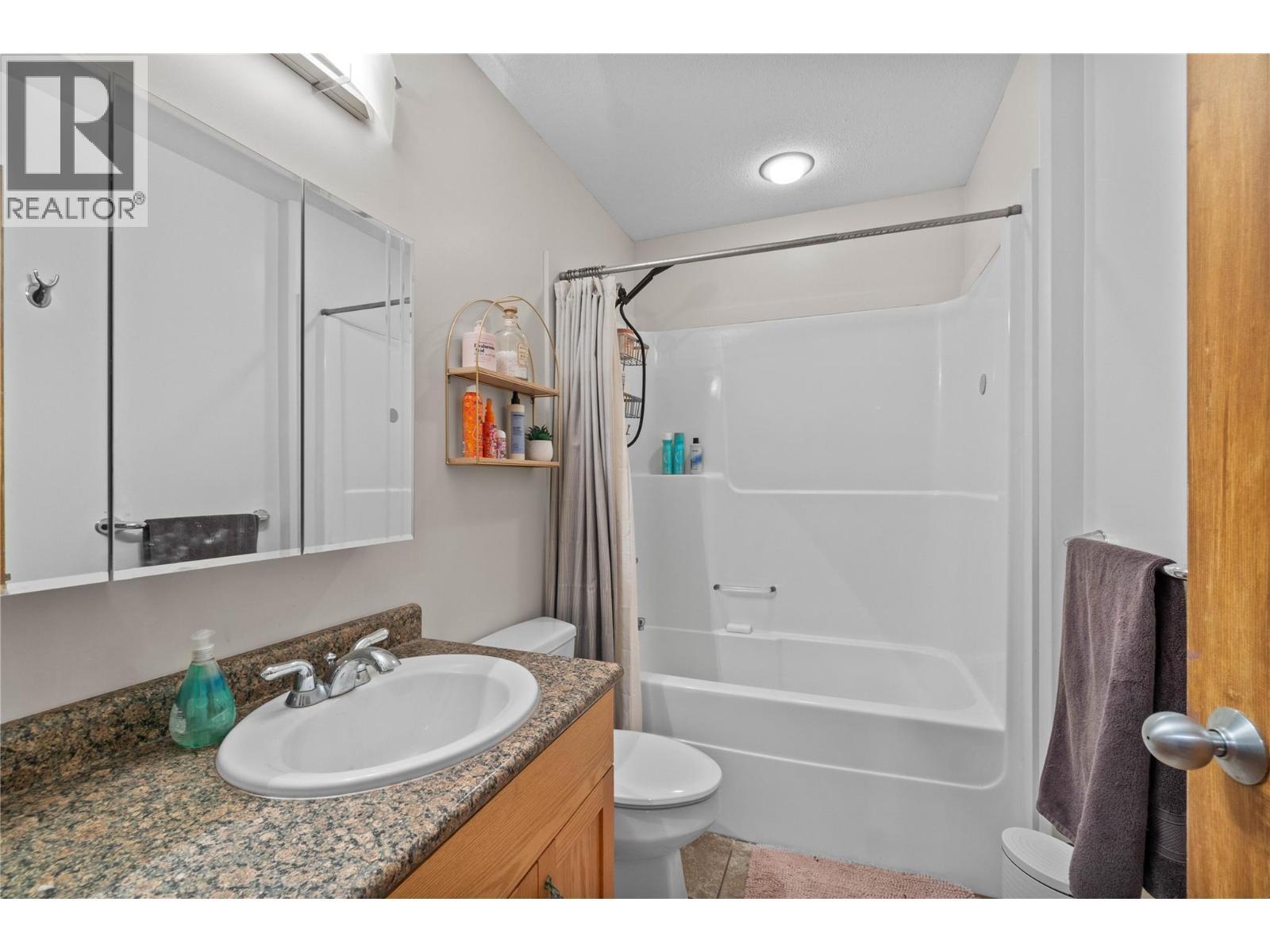 65 Furlong Road, Enderby, BC - Indoor Photo Showing Bathroom