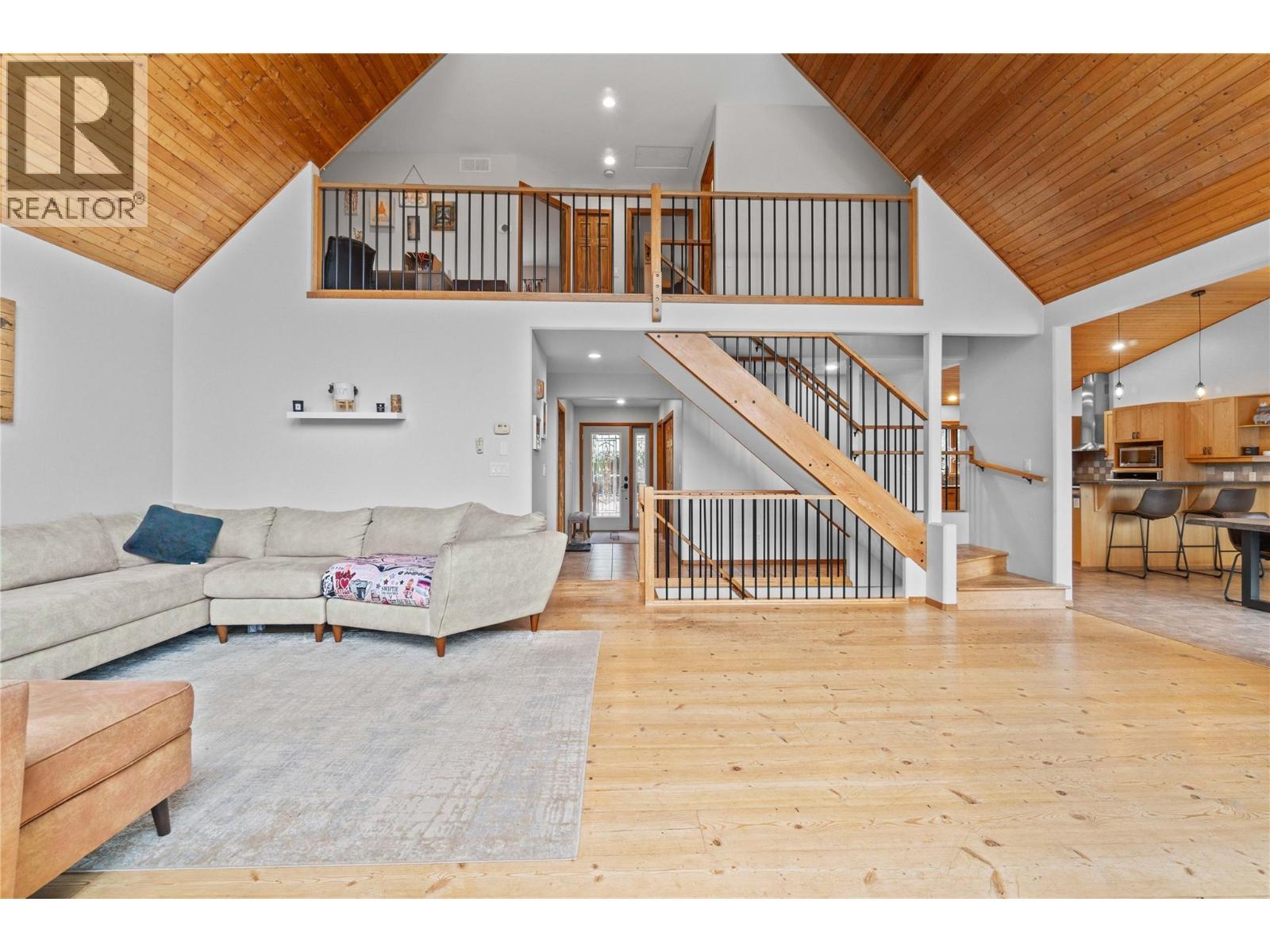 65 Furlong Road, Enderby, BC - Indoor Photo Showing Living Room