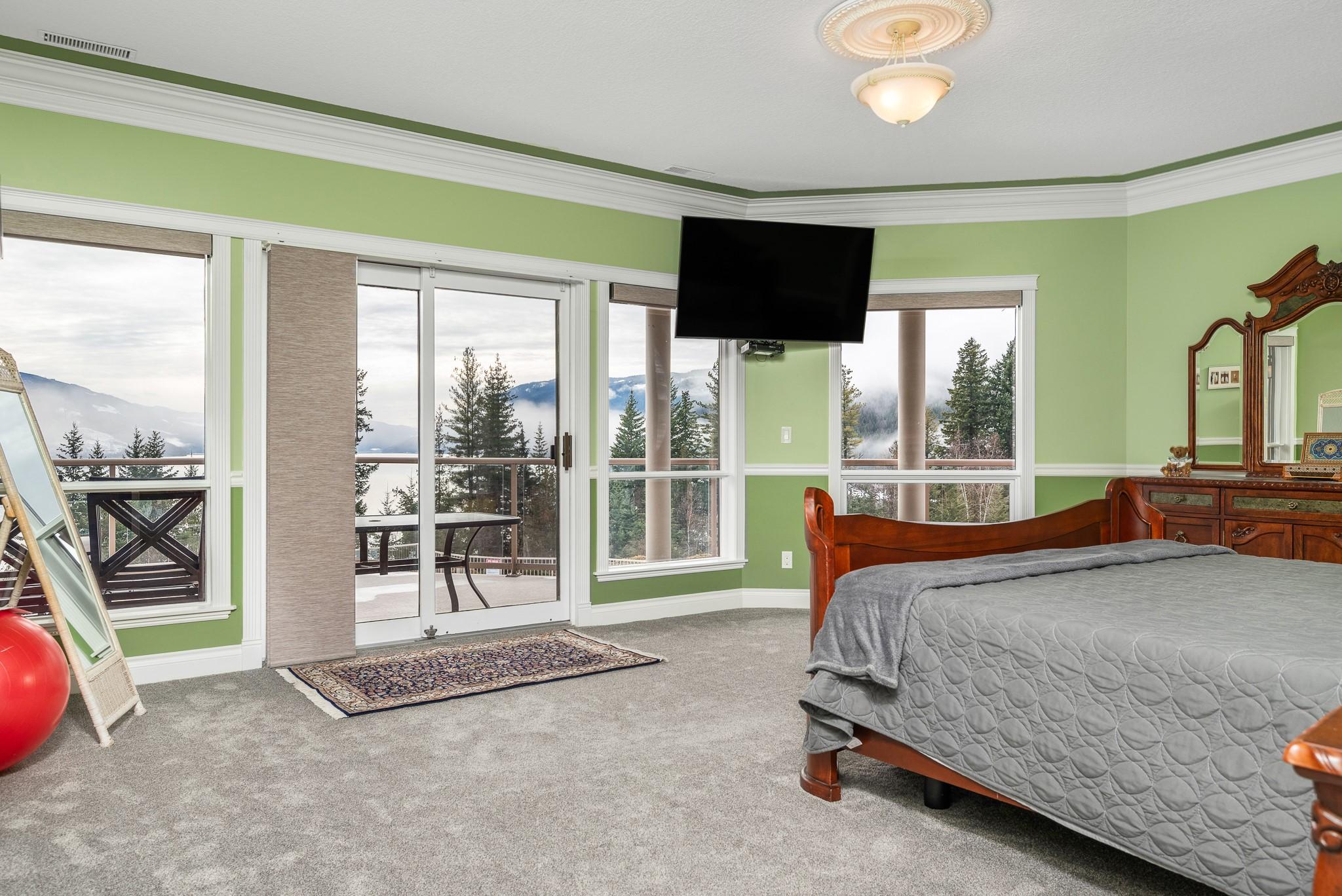 202-3473 Lakeview Place, Enderby, BC - Indoor Photo Showing Bedroom