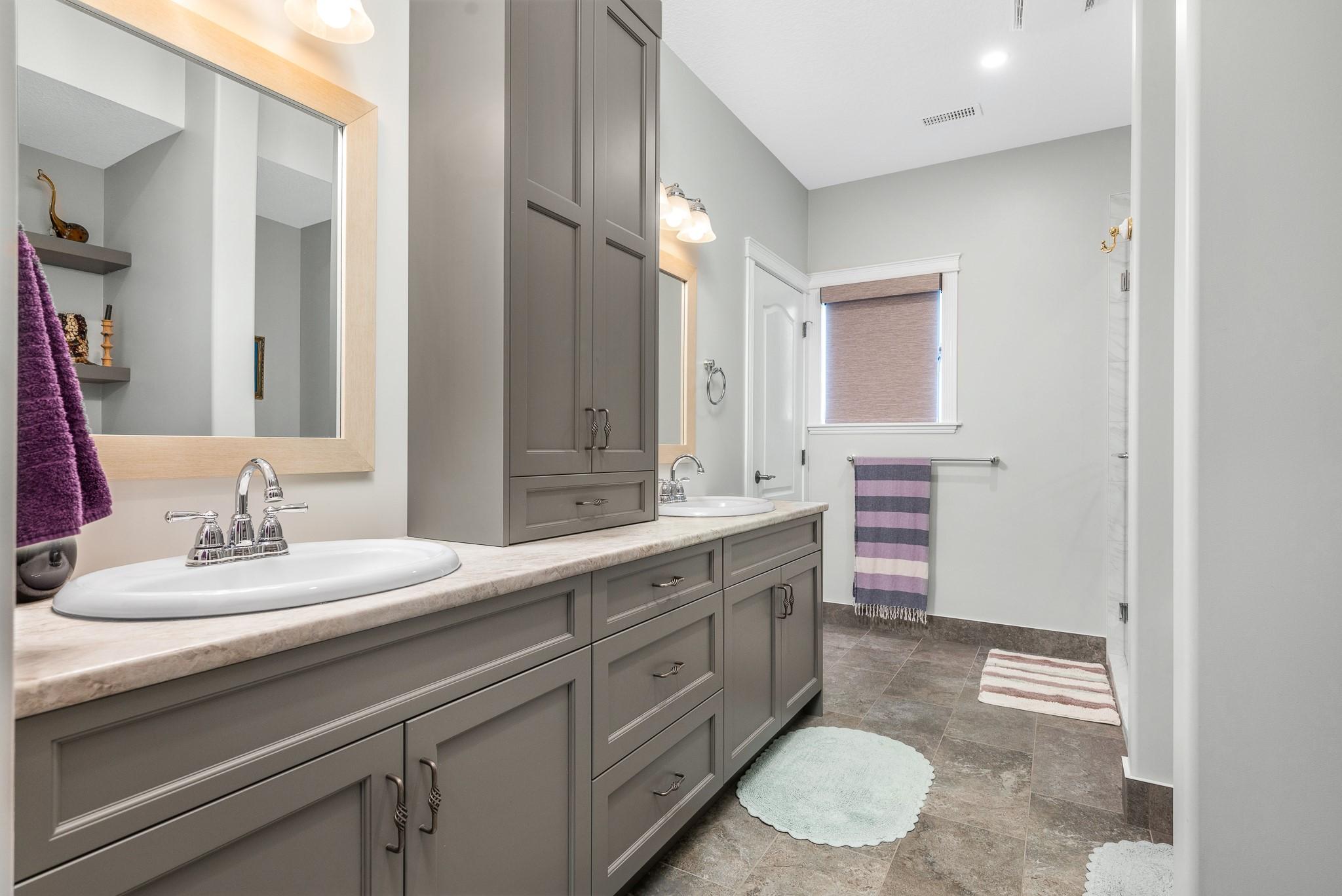 202-3473 Lakeview Place, Enderby, BC - Indoor Photo Showing Bathroom