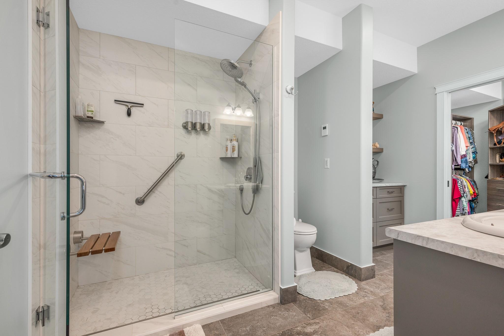 202-3473 Lakeview Place, Enderby, BC - Indoor Photo Showing Bathroom