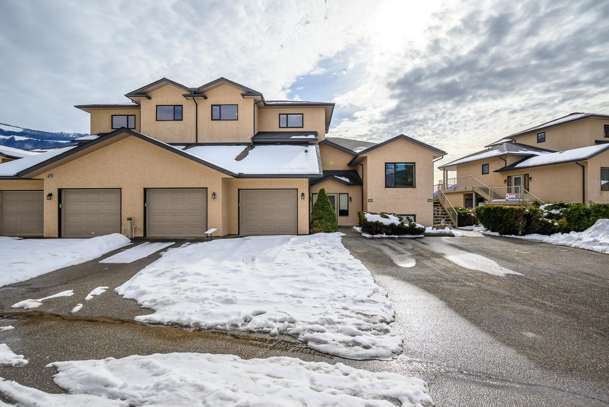 202-3473 Lakeview Place, Enderby, BC - Outdoor With Facade