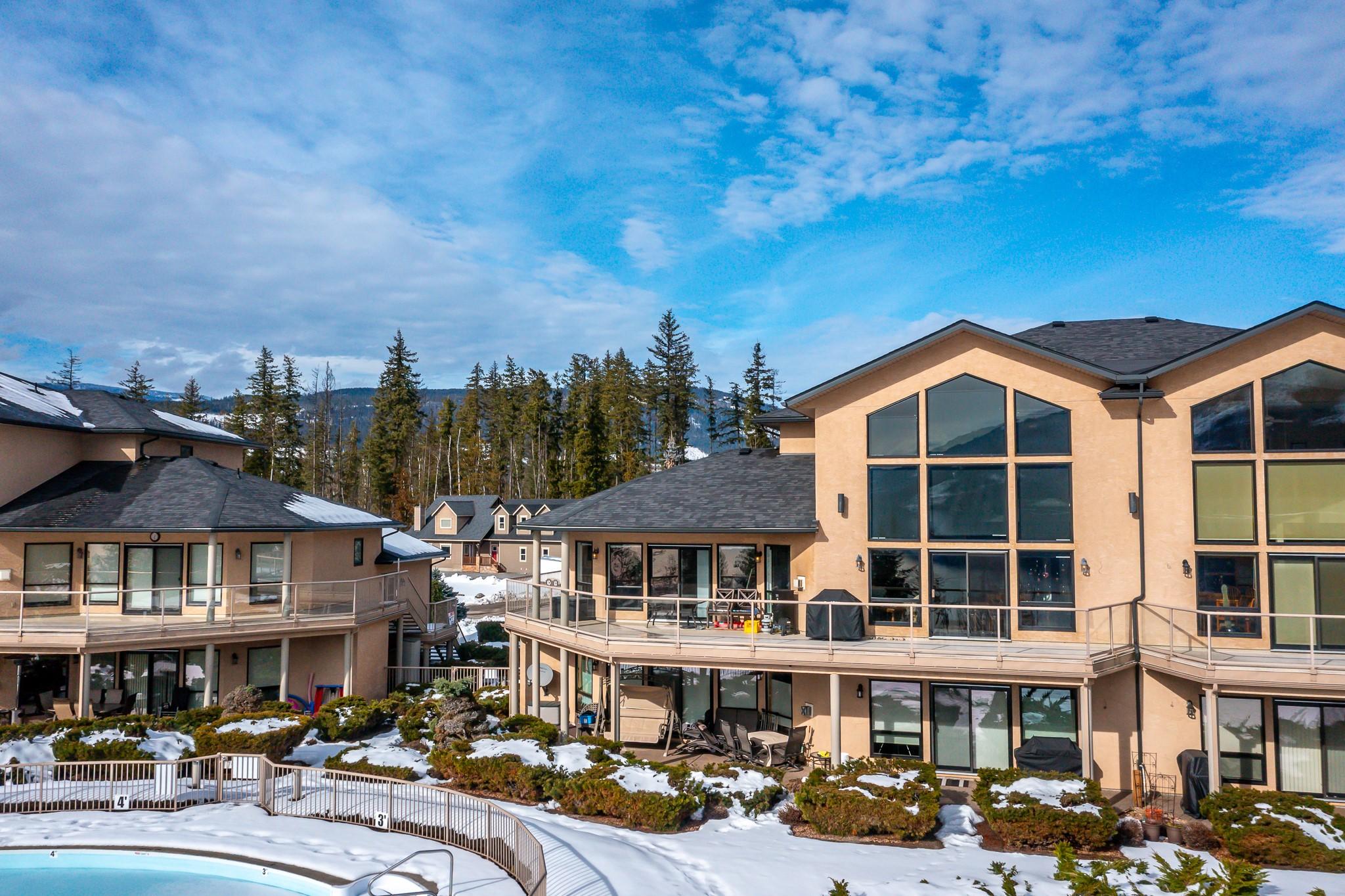 202-3473 Lakeview Place, Enderby, BC - Outdoor