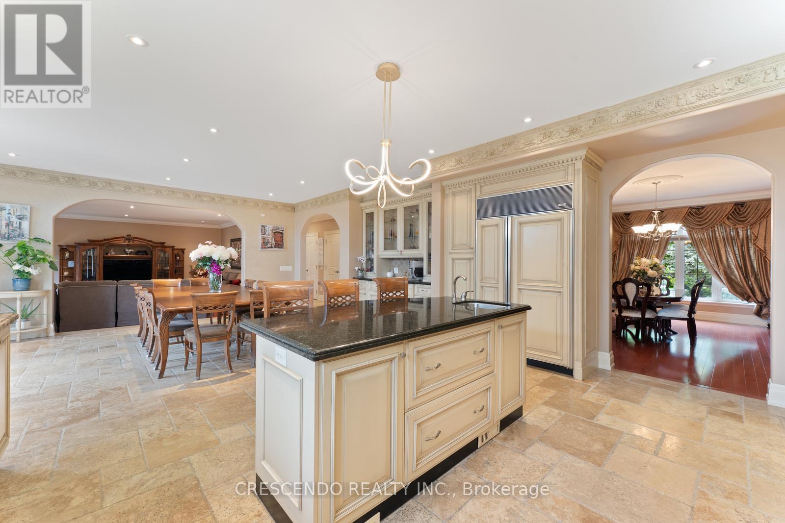 2 Prince Adam Court, King, ON - Indoor