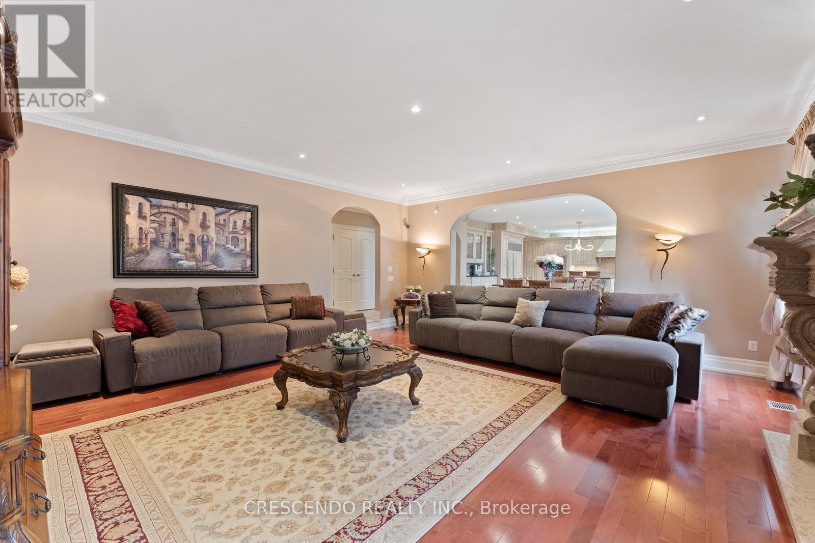 2 Prince Adam Court, King, ON - Indoor Photo Showing Living Room