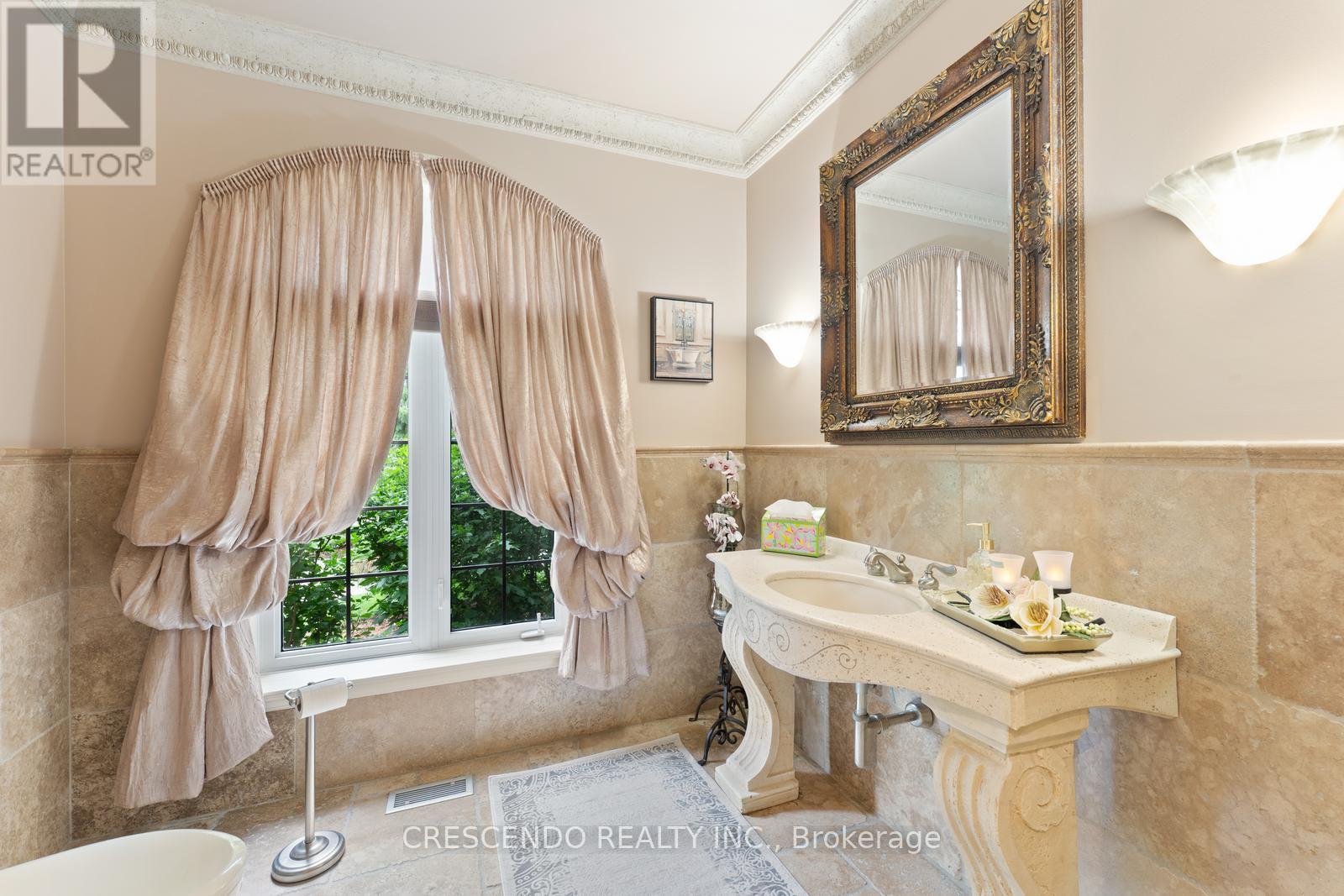 2 Prince Adam Court, King, ON - Indoor Photo Showing Bathroom